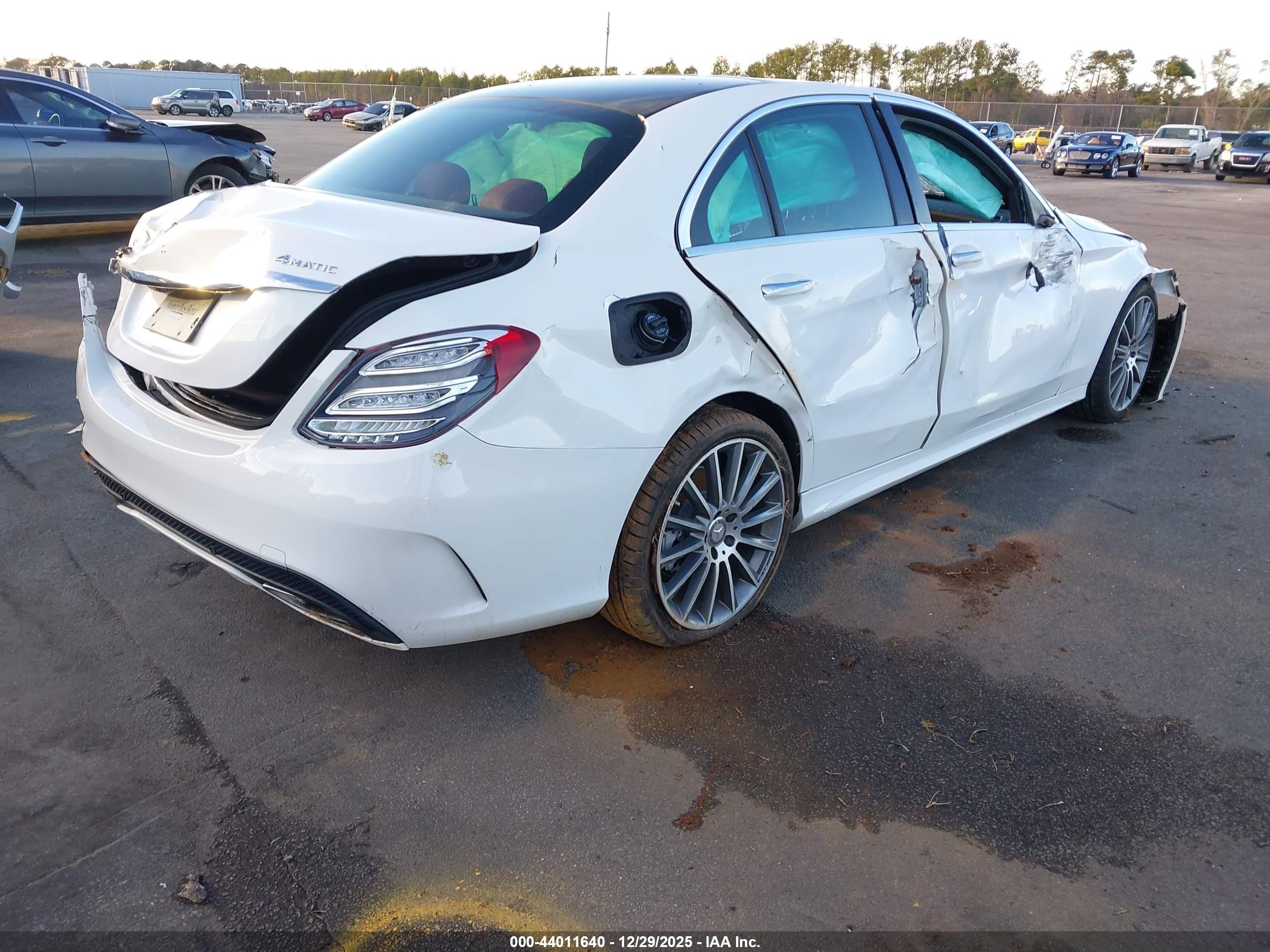 2015 Mercedes-benz C 400 4matic White vin: 55SWF6GB6FU017963