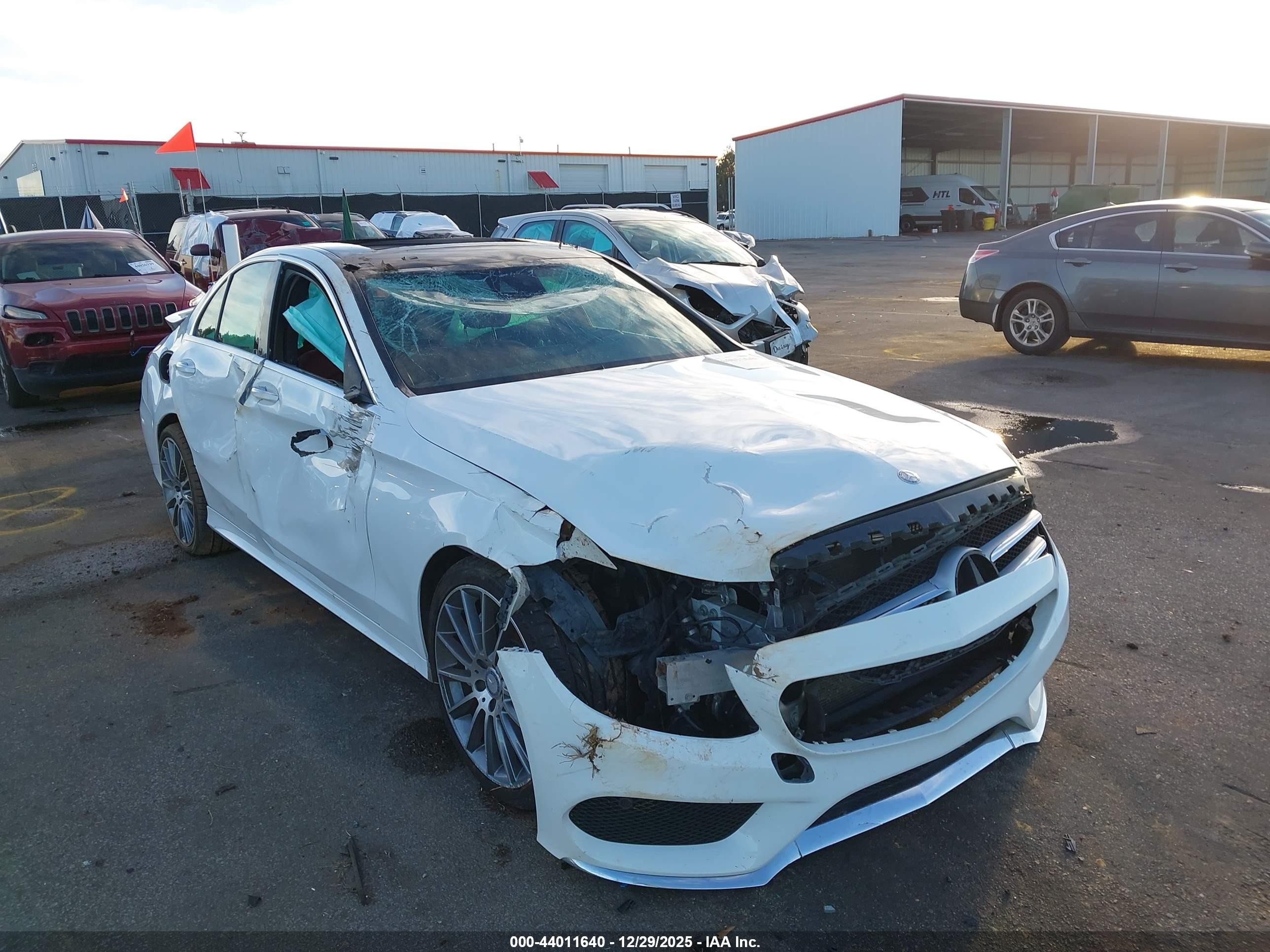 2015 Mercedes-benz C 400 4matic White vin: 55SWF6GB6FU017963