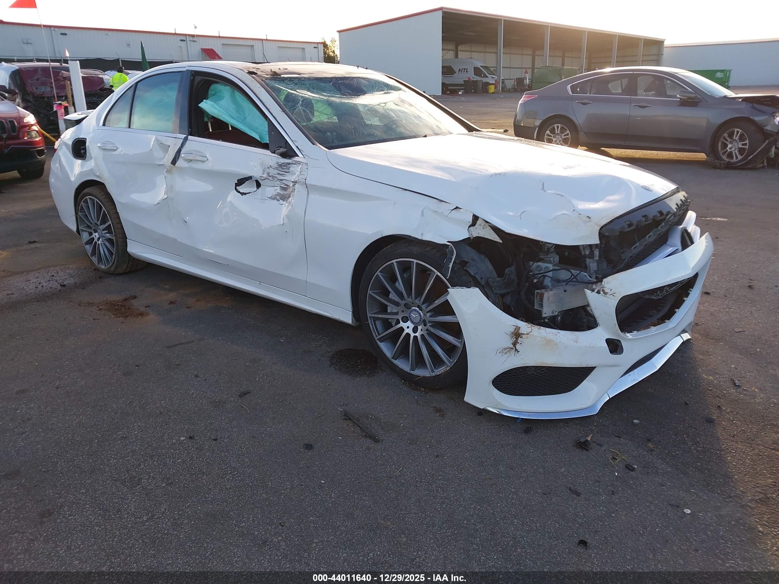 2015 Mercedes-benz C 400 4matic White vin: 55SWF6GB6FU017963