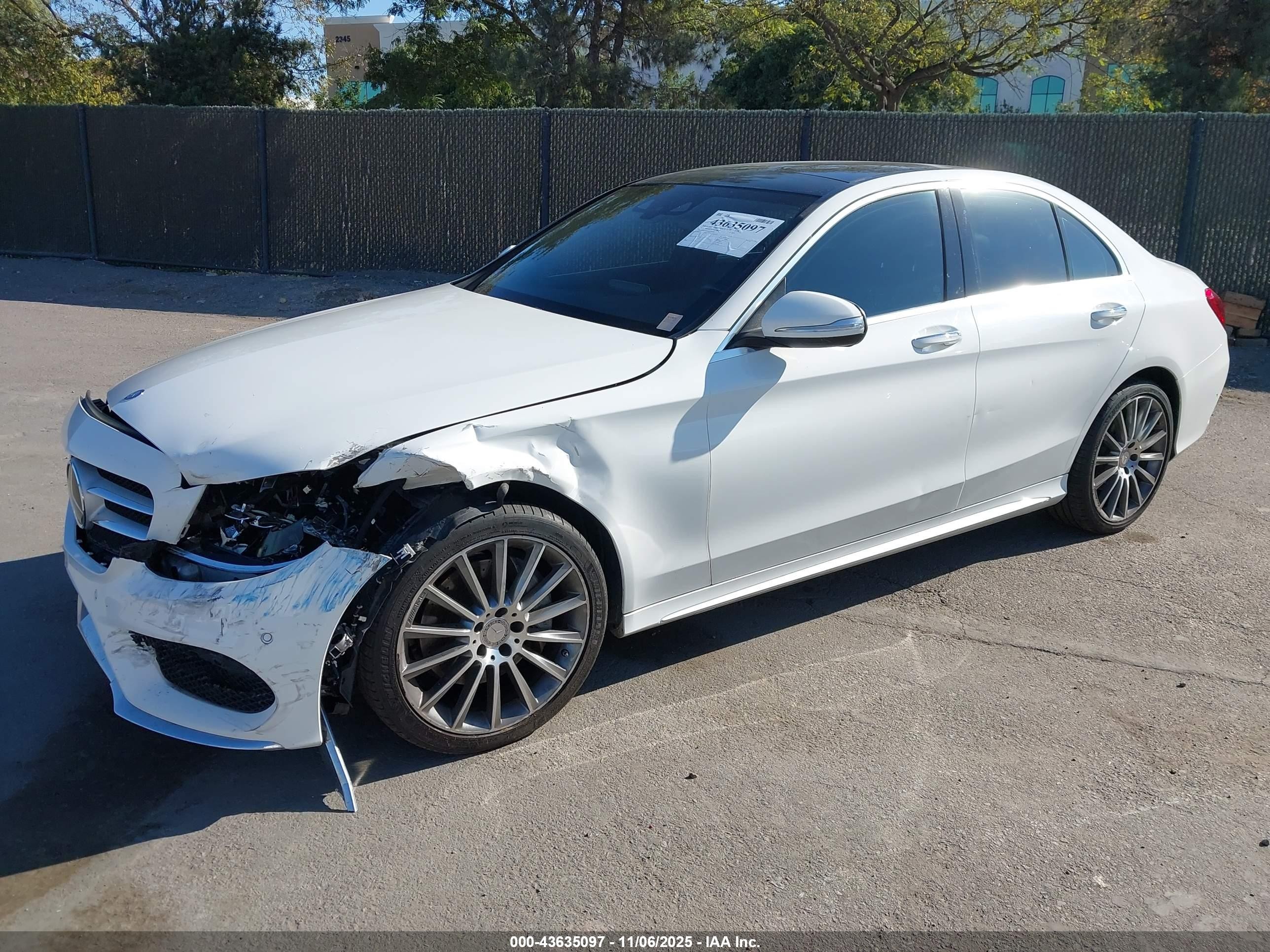2015 Mercedes-benz C 400 4matic White vin: 55SWF6GB8FU033081