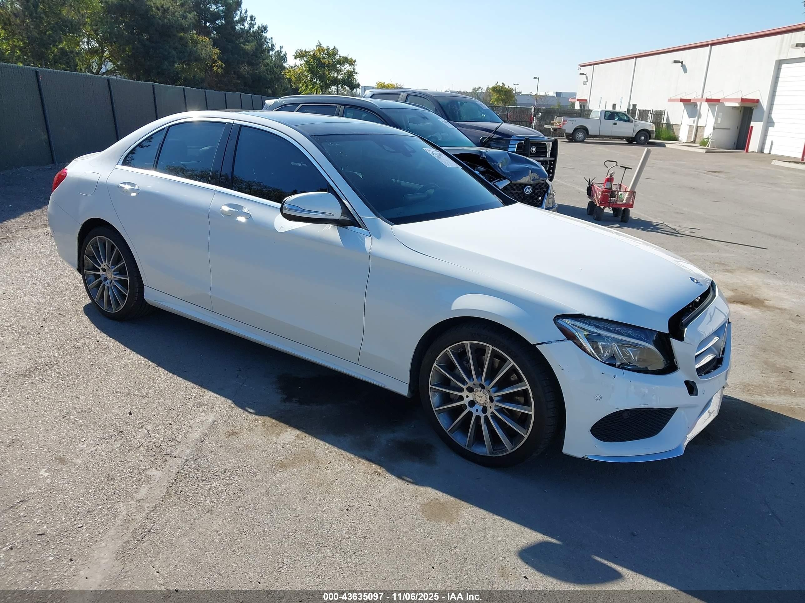 2015 Mercedes-benz C 400 4matic White vin: 55SWF6GB8FU033081