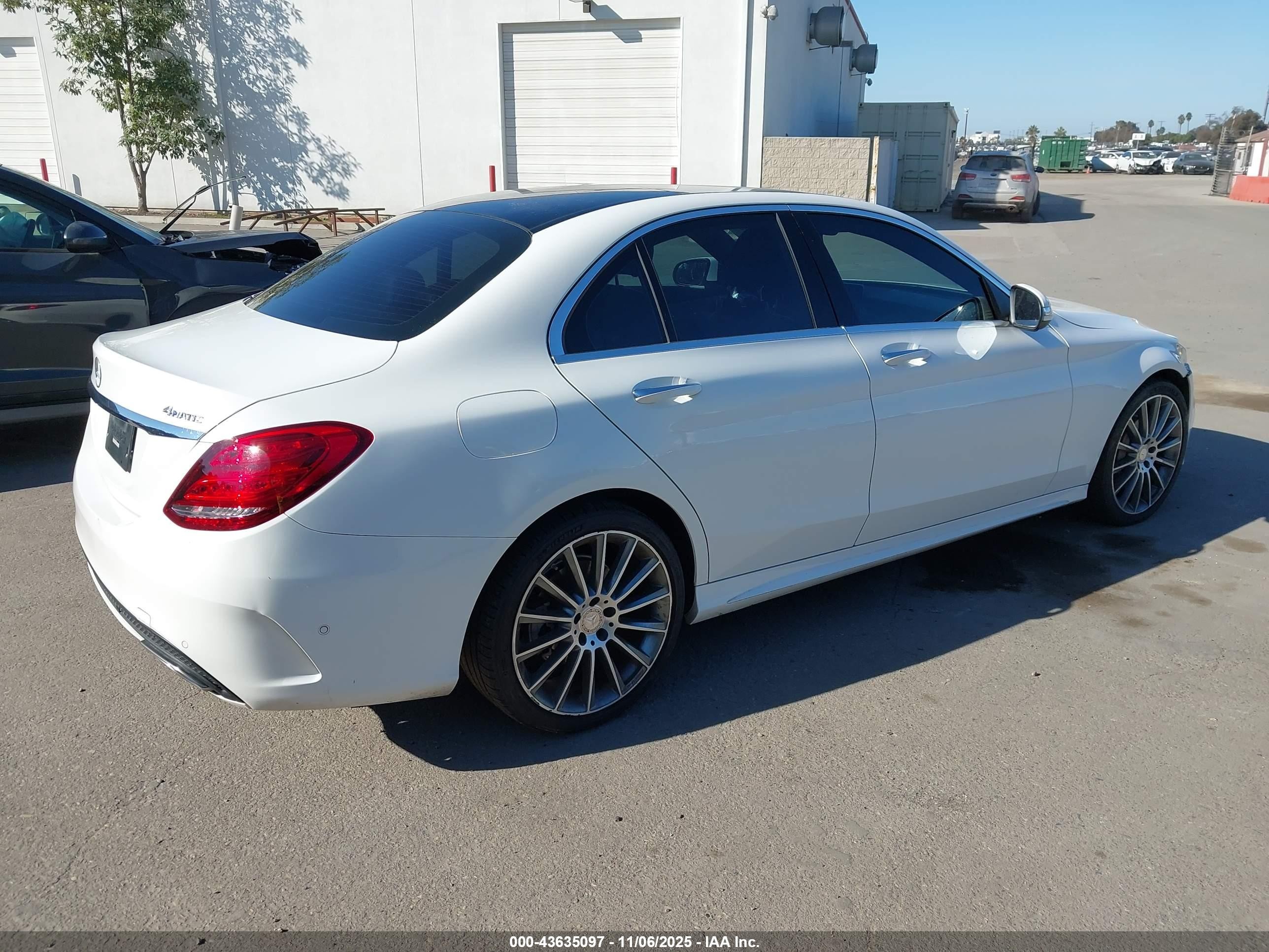 2015 Mercedes-benz C 400 4matic White vin: 55SWF6GB8FU033081