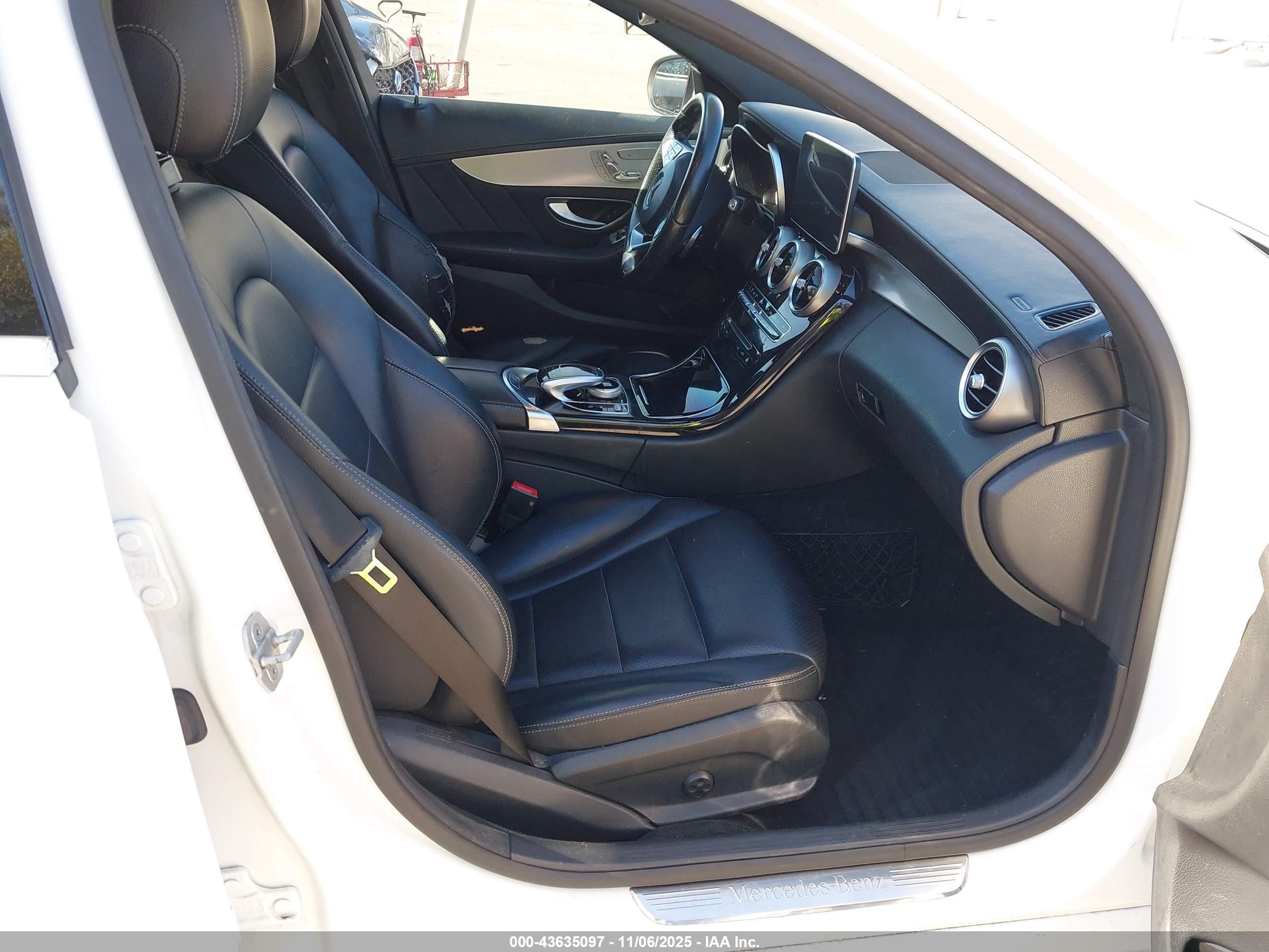 2015 Mercedes-benz C 400 4matic White vin: 55SWF6GB8FU033081