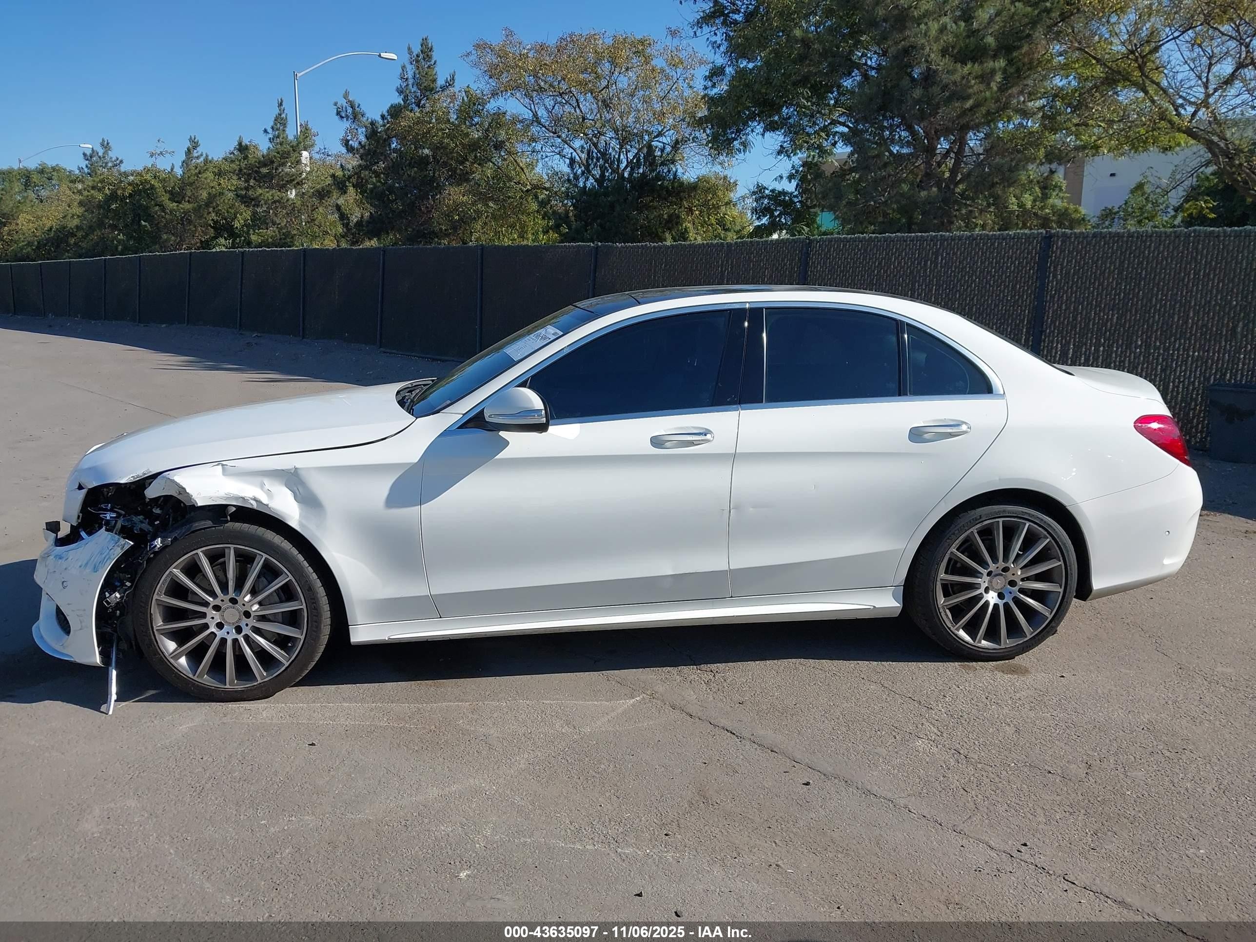 2015 Mercedes-benz C 400 4matic White vin: 55SWF6GB8FU033081