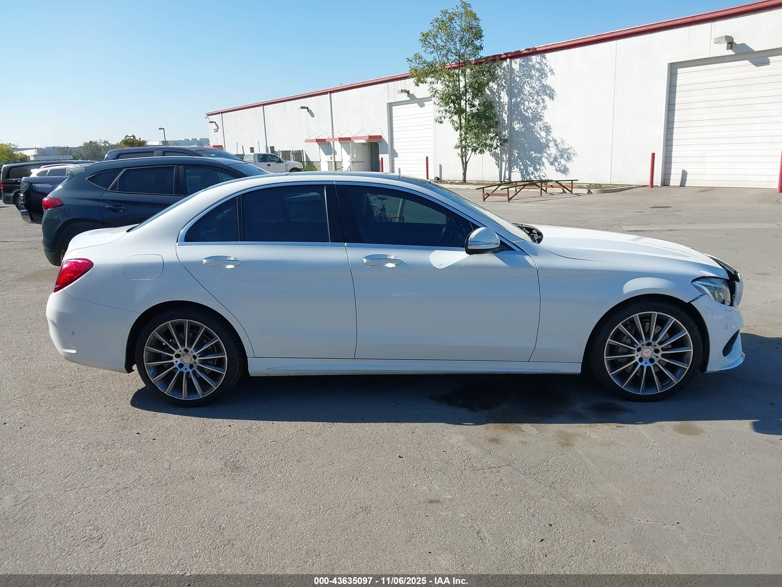 2015 Mercedes-benz C 400 4matic White vin: 55SWF6GB8FU033081