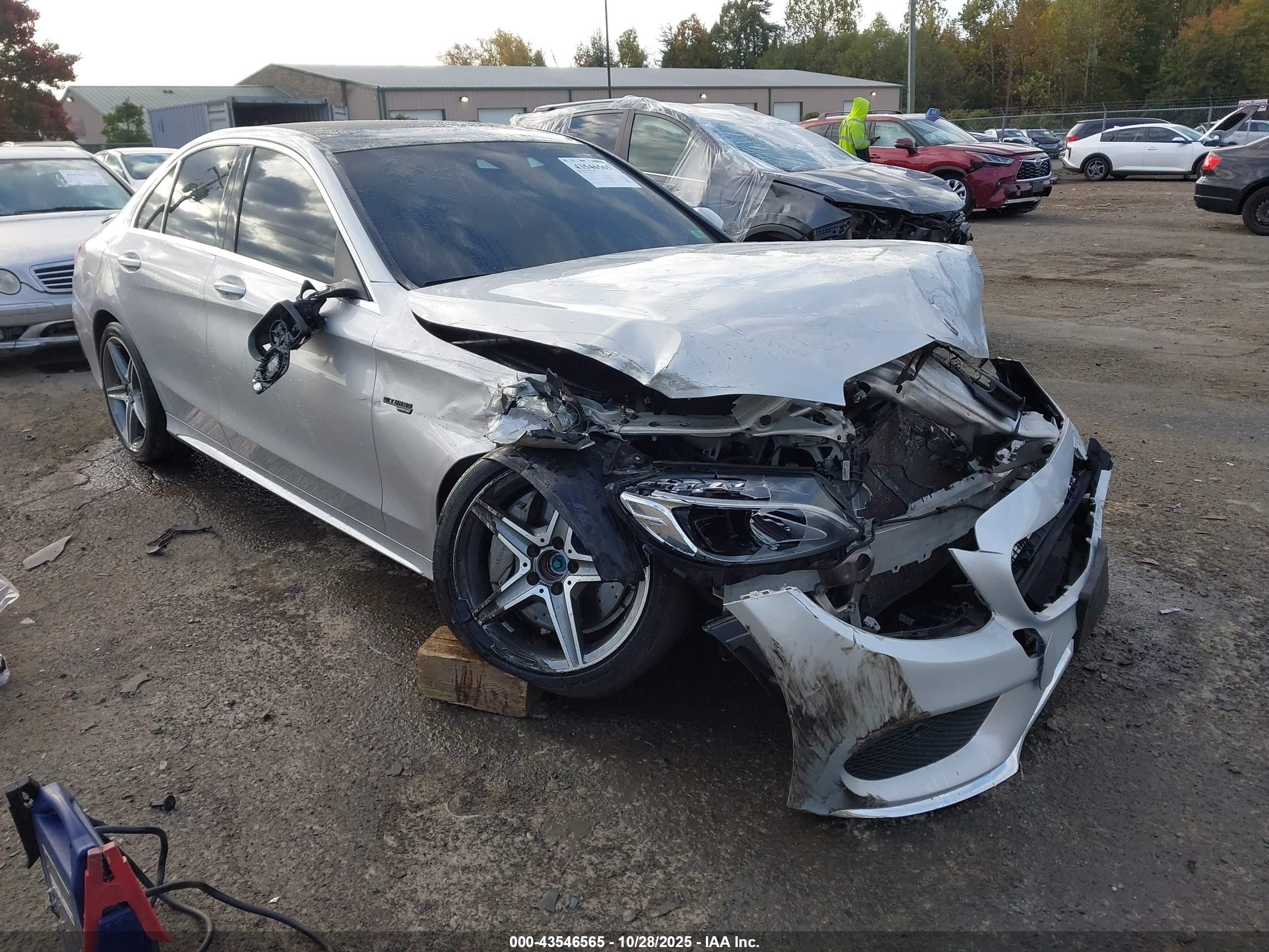 2015 Mercedes-benz C 400 4matic Серебряный vin: 55SWF6GB9FU028617