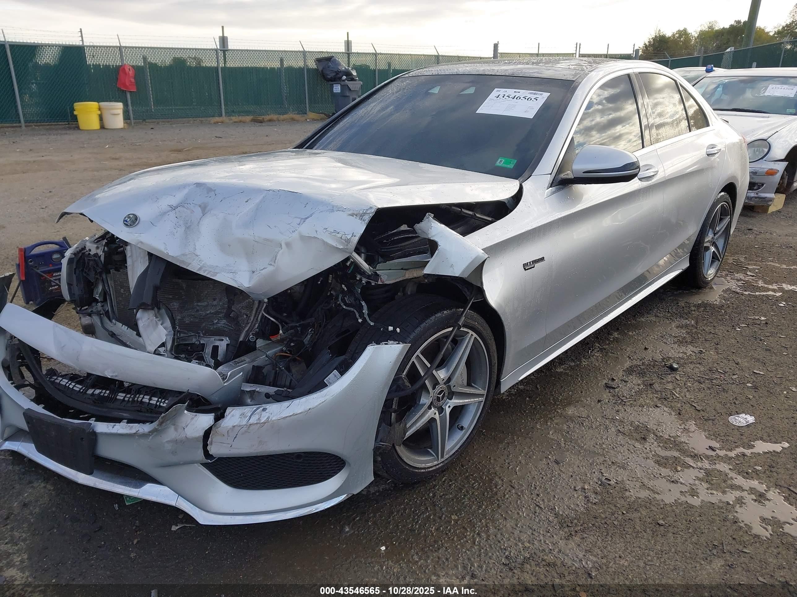 2015 Mercedes-benz C 400 4matic Серебряный vin: 55SWF6GB9FU028617