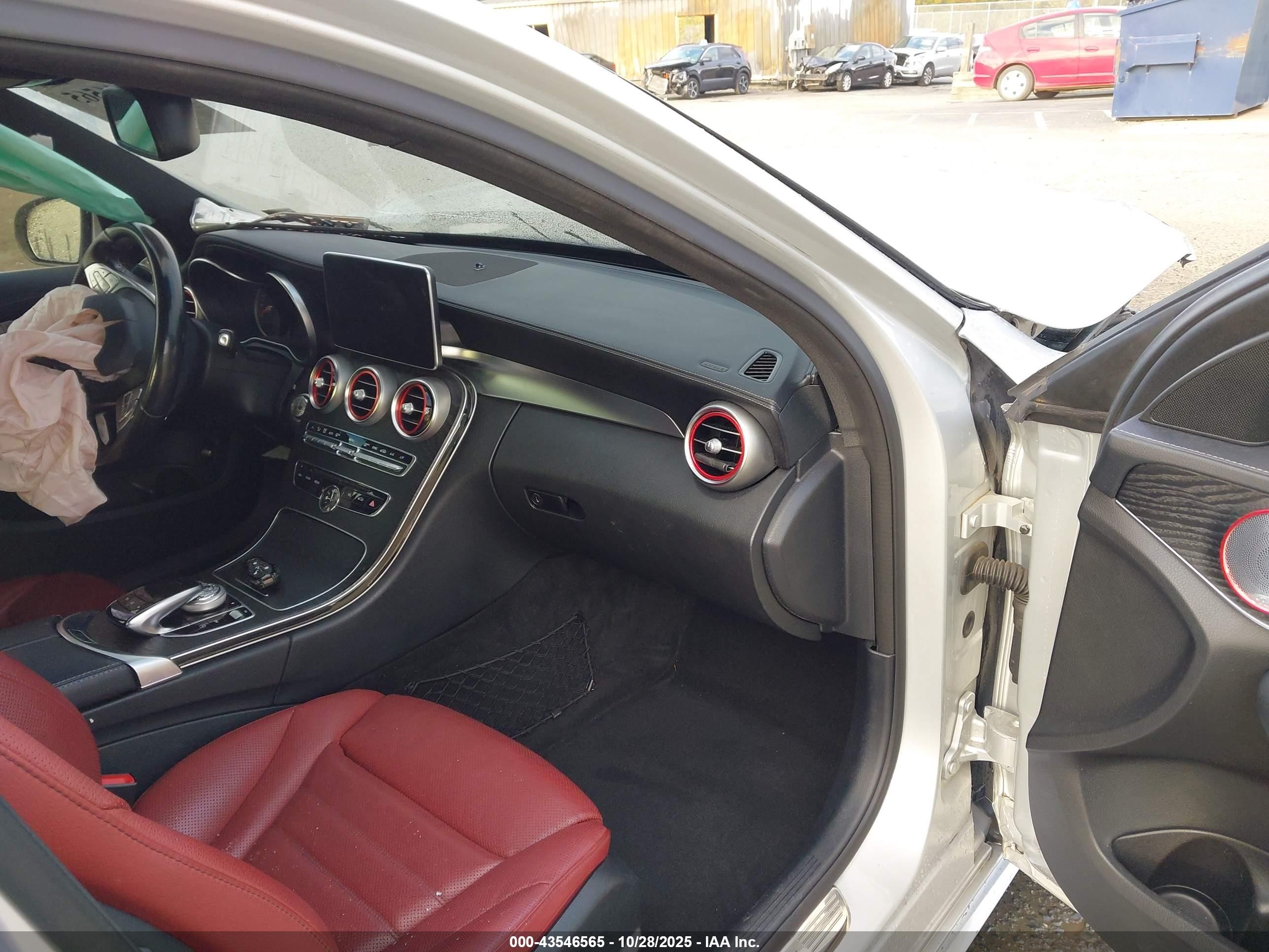 2015 Mercedes-benz C 400 4matic Серебряный vin: 55SWF6GB9FU028617