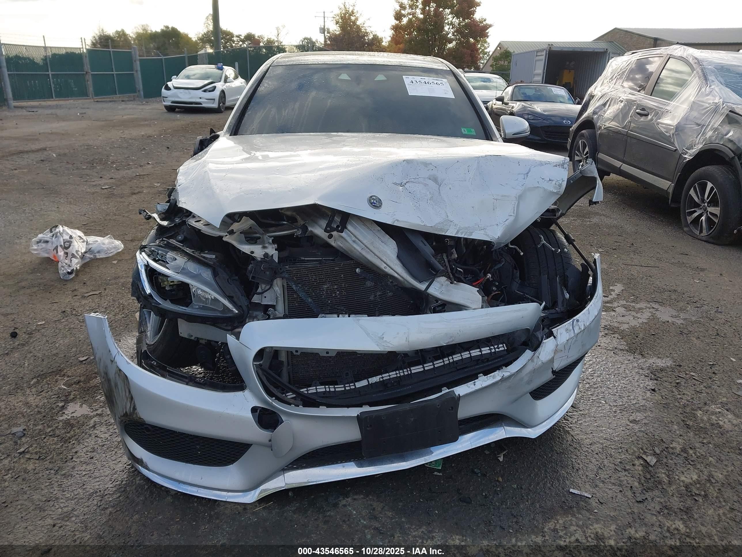2015 Mercedes-benz C 400 4matic Серебряный vin: 55SWF6GB9FU028617