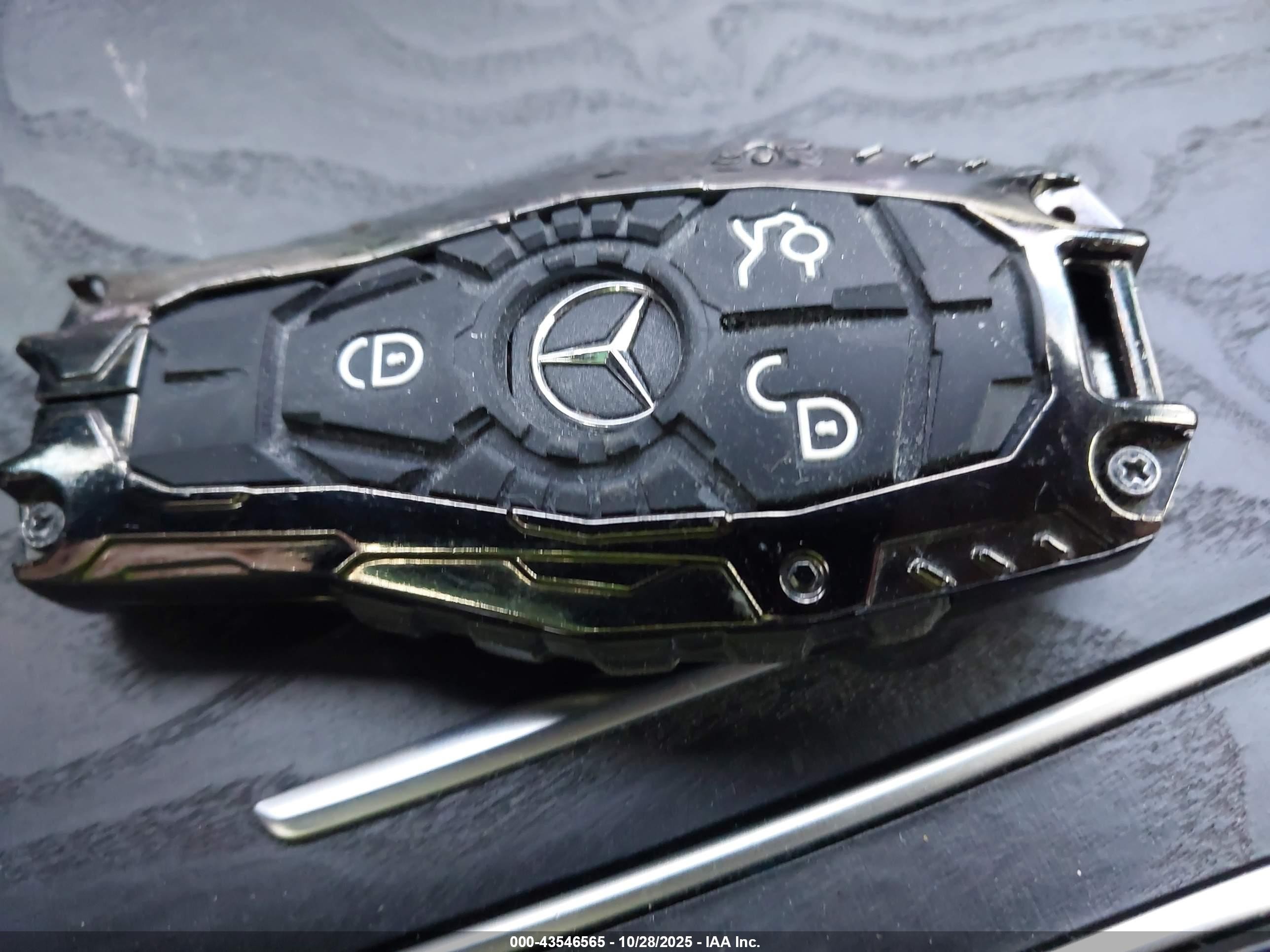 2015 Mercedes-benz C 400 4matic Серебряный vin: 55SWF6GB9FU028617