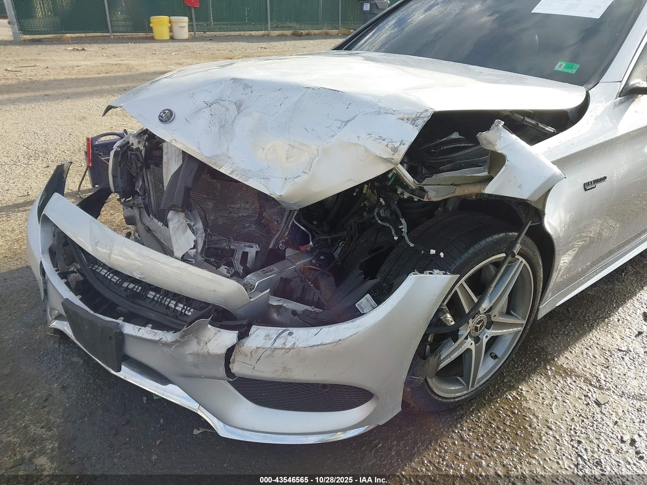 2015 Mercedes-benz C 400 4matic Серебряный vin: 55SWF6GB9FU028617
