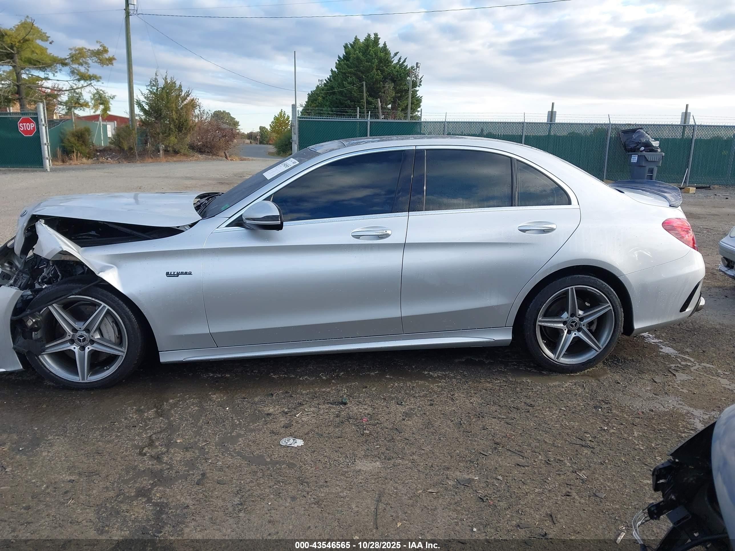 2015 Mercedes-benz C 400 4matic Серебряный vin: 55SWF6GB9FU028617