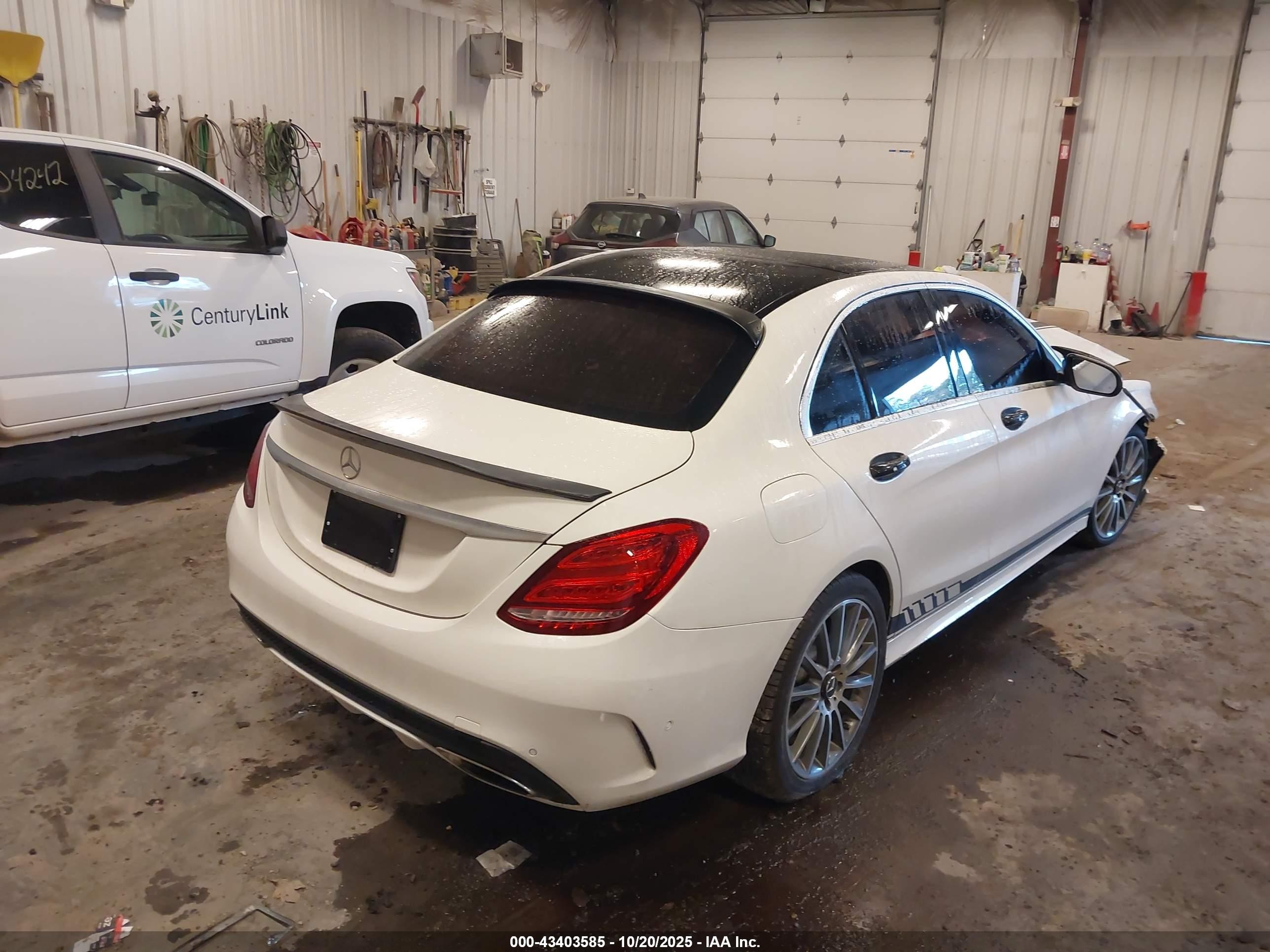 2015 Mercedes-benz C 400 4matic Белый vin: 55SWF6GBXFU011373