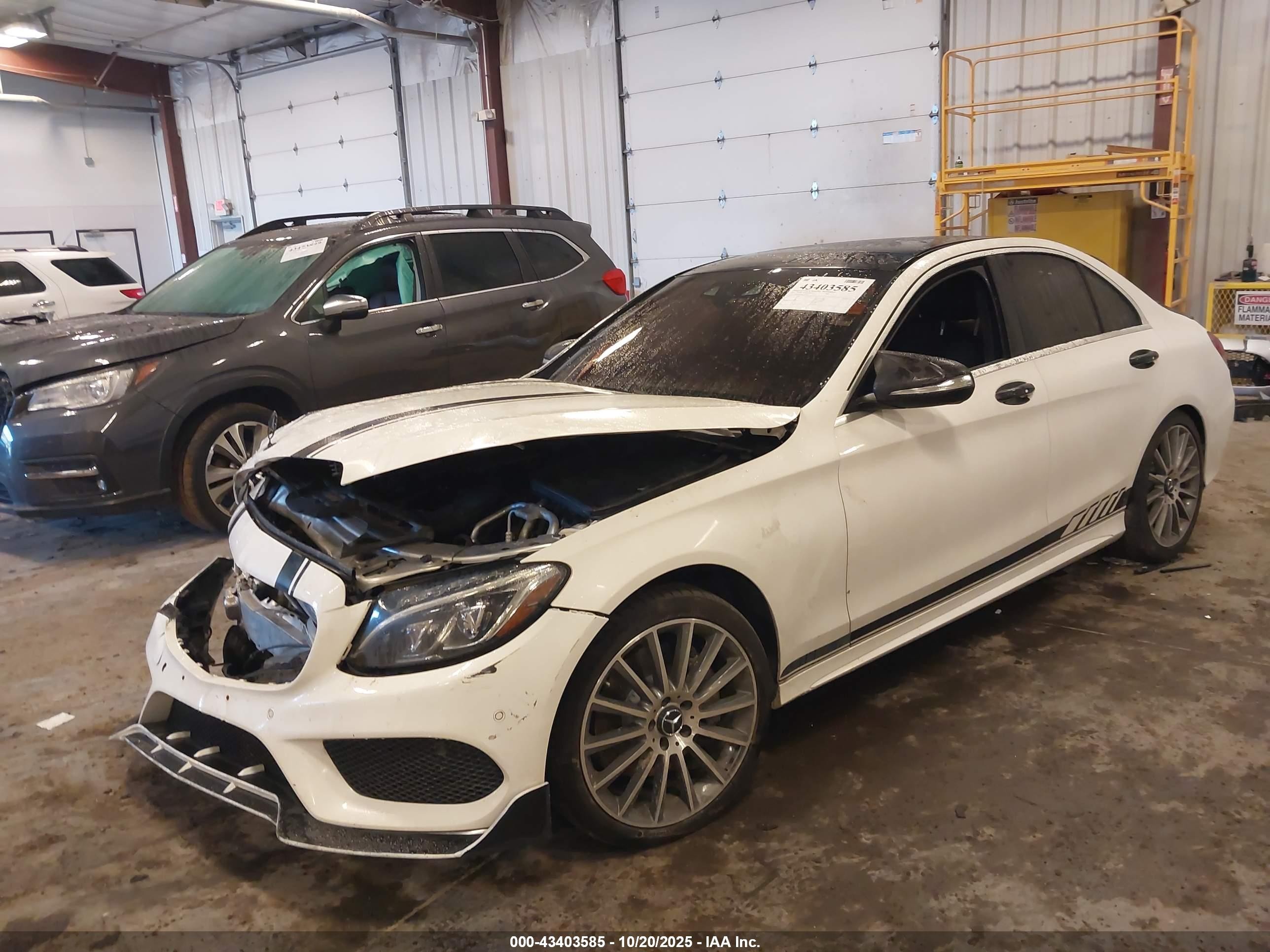 2015 Mercedes-benz C 400 4matic Белый vin: 55SWF6GBXFU011373