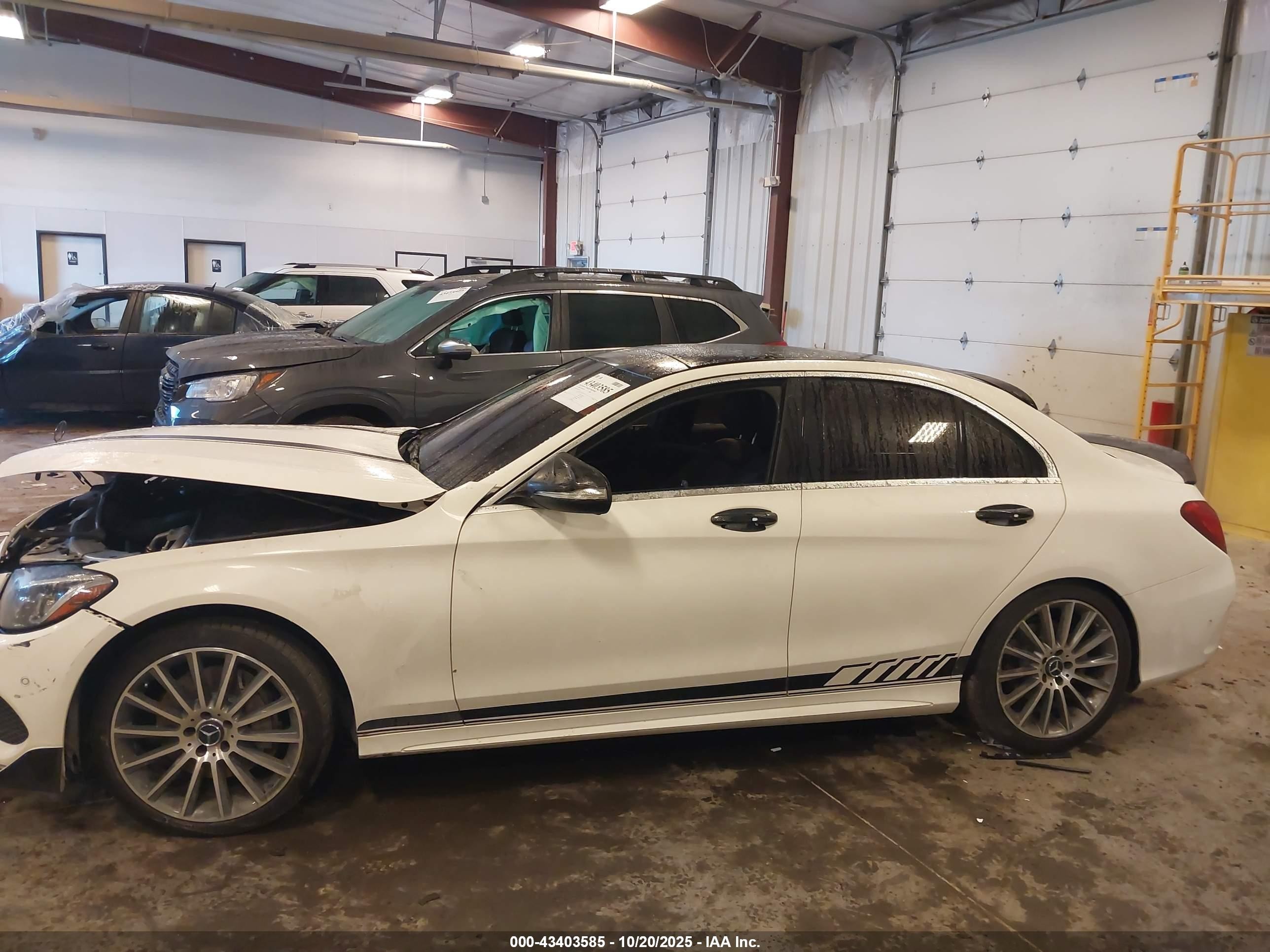2015 Mercedes-benz C 400 4matic Белый vin: 55SWF6GBXFU011373