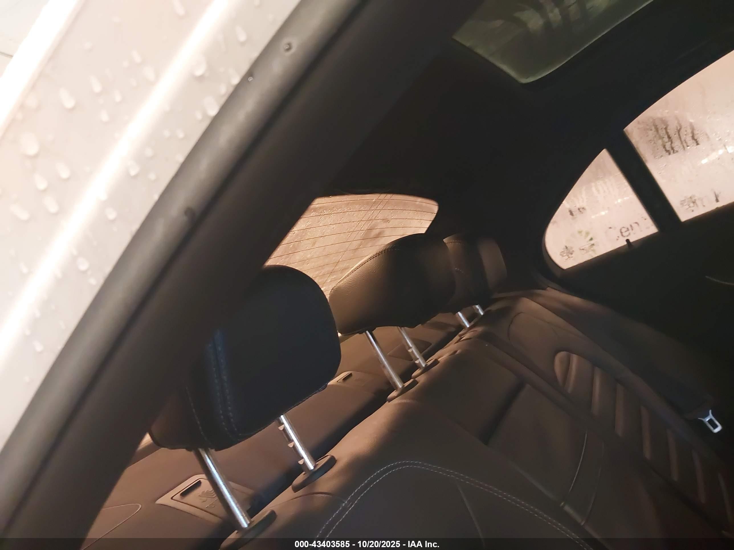 2015 Mercedes-benz C 400 4matic Белый vin: 55SWF6GBXFU011373