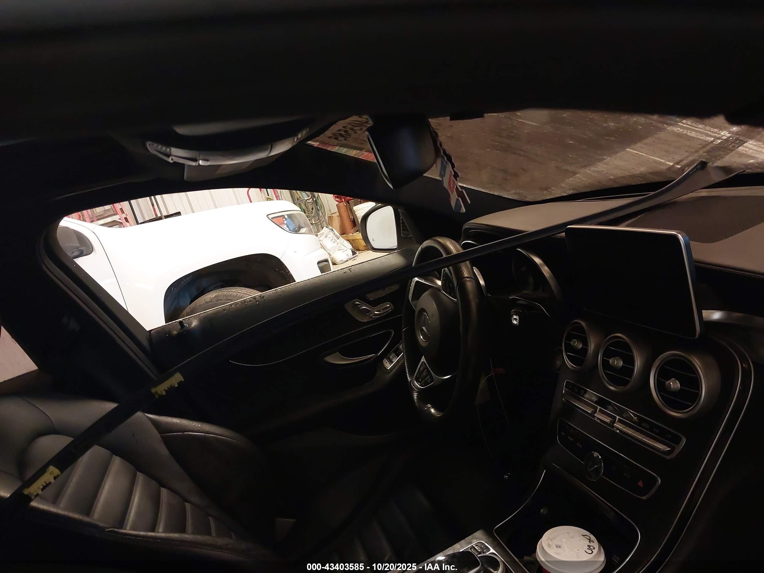 2015 Mercedes-benz C 400 4matic Белый vin: 55SWF6GBXFU011373
