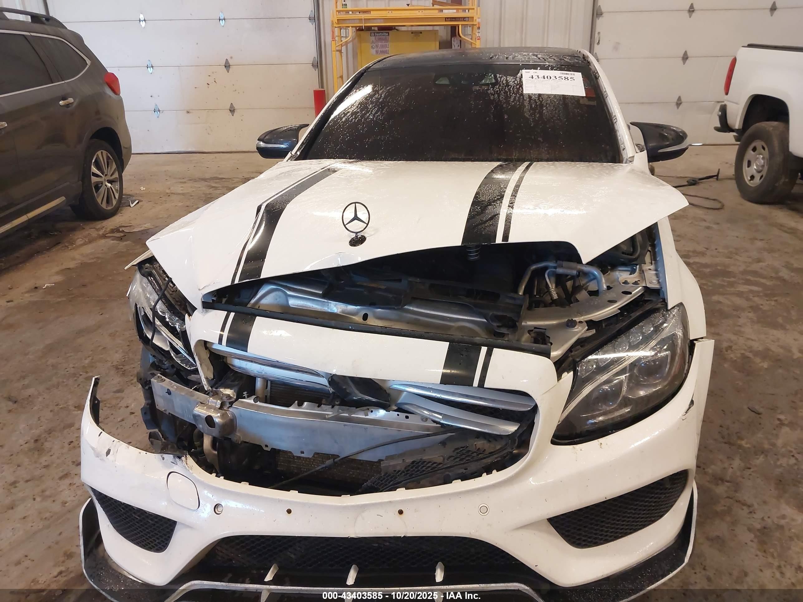 2015 Mercedes-benz C 400 4matic Белый vin: 55SWF6GBXFU011373