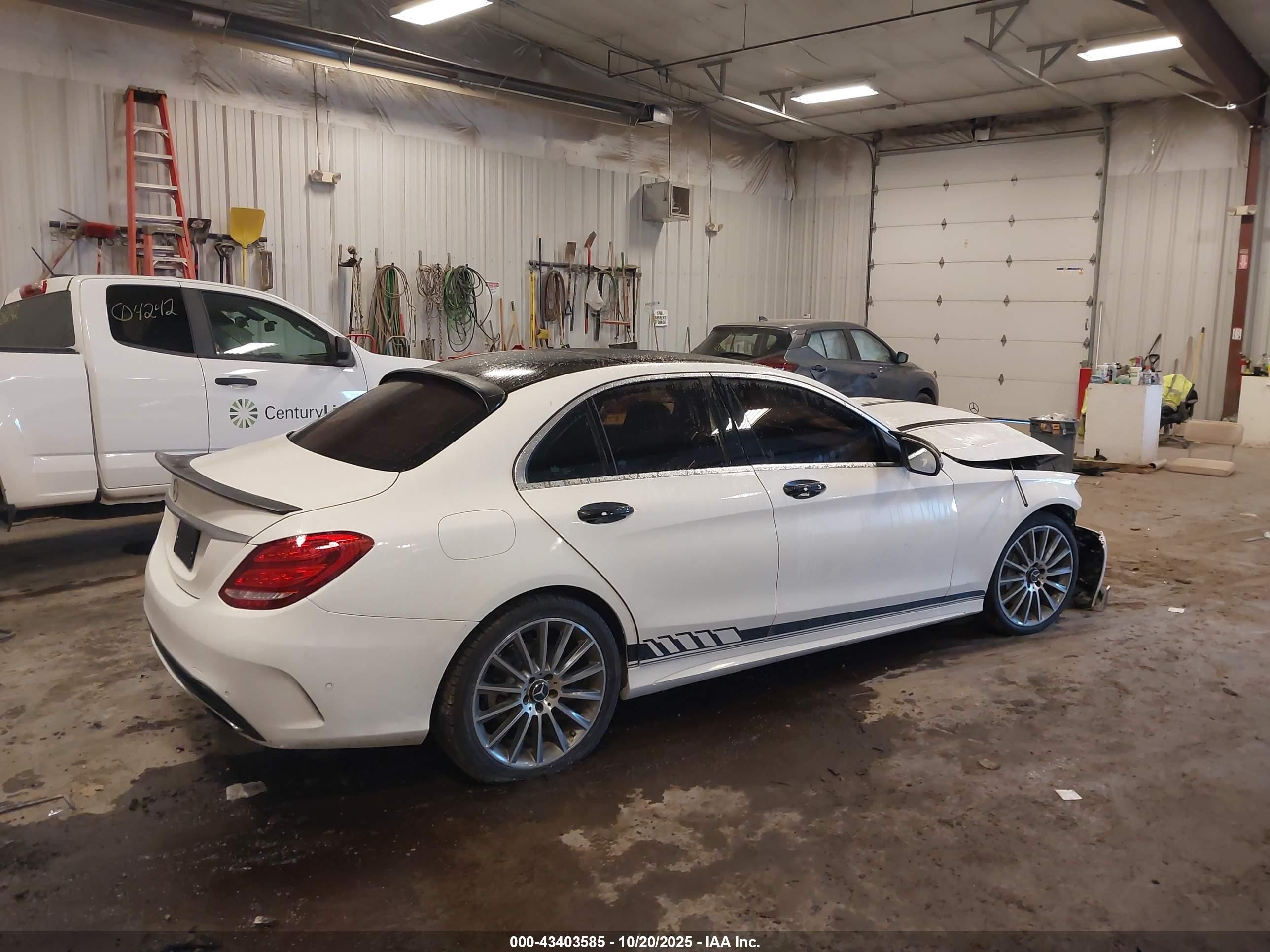 2015 Mercedes-benz C 400 4matic Белый vin: 55SWF6GBXFU011373