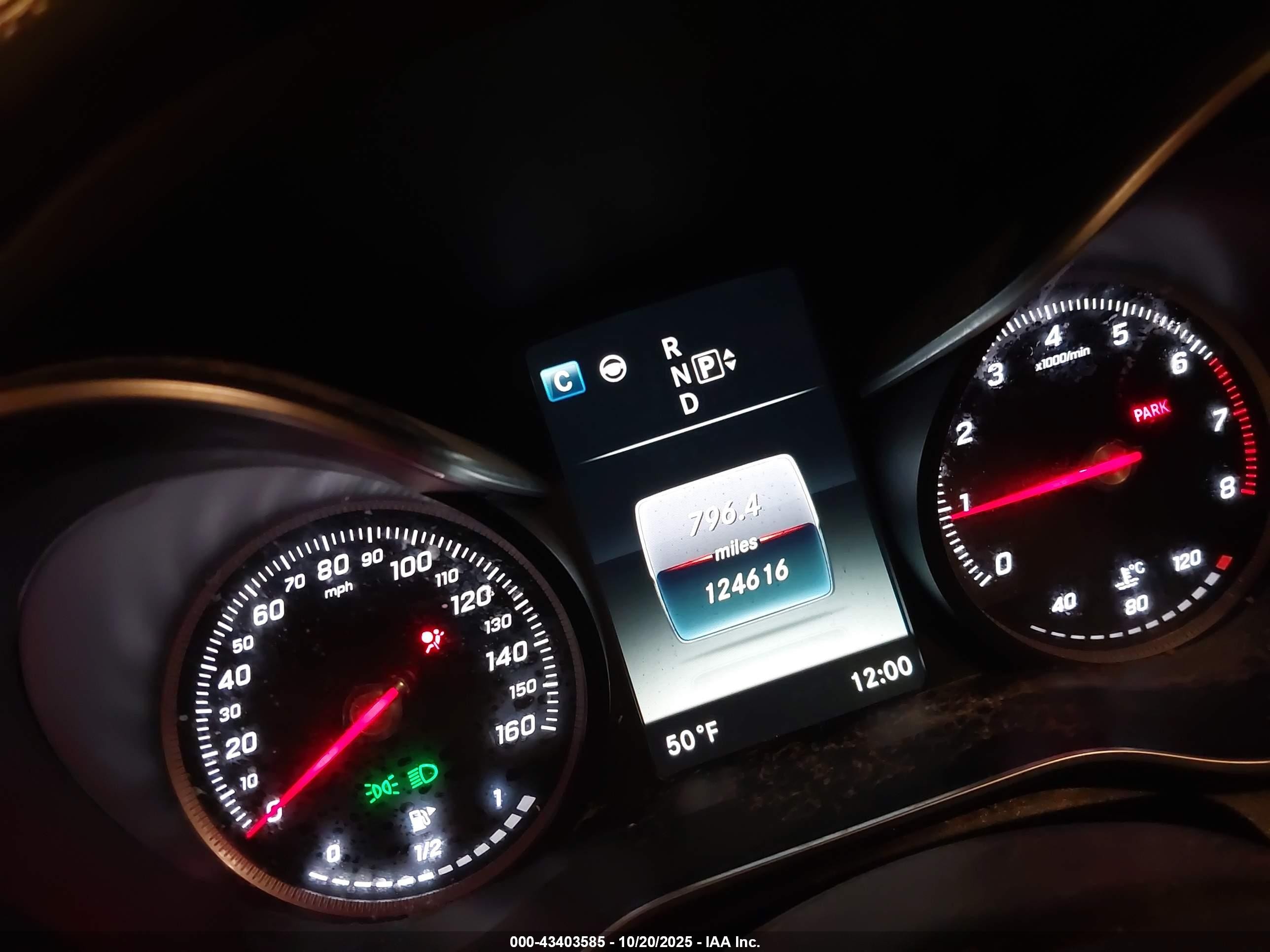 2015 Mercedes-benz C 400 4matic Белый vin: 55SWF6GBXFU011373