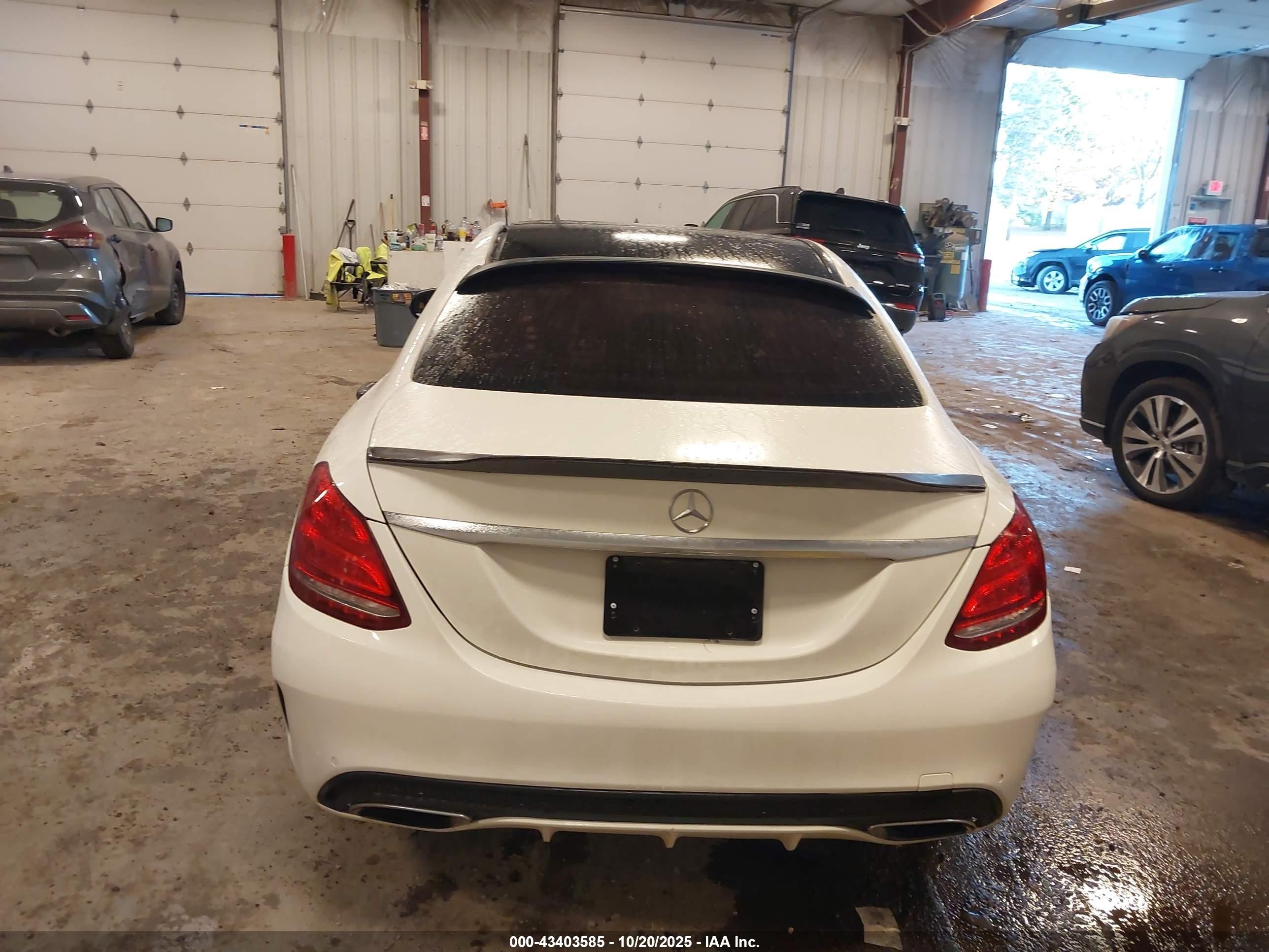 2015 Mercedes-benz C 400 4matic Белый vin: 55SWF6GBXFU011373