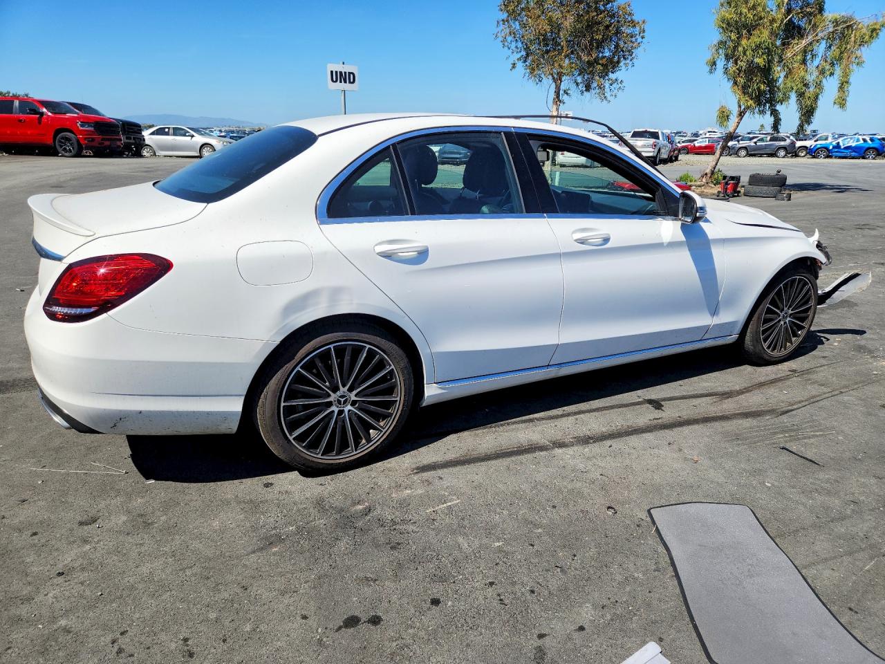 2019 Mercedes-benz C 300 White vin: 55SWF8DBXKU300005