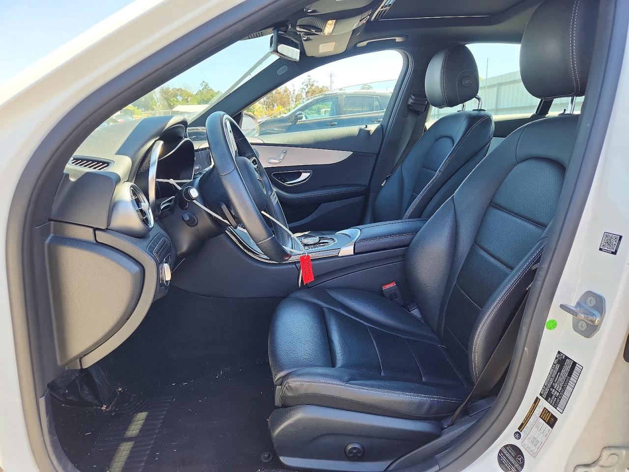 2019 Mercedes-benz C 300 White vin: 55SWF8DBXKU300005