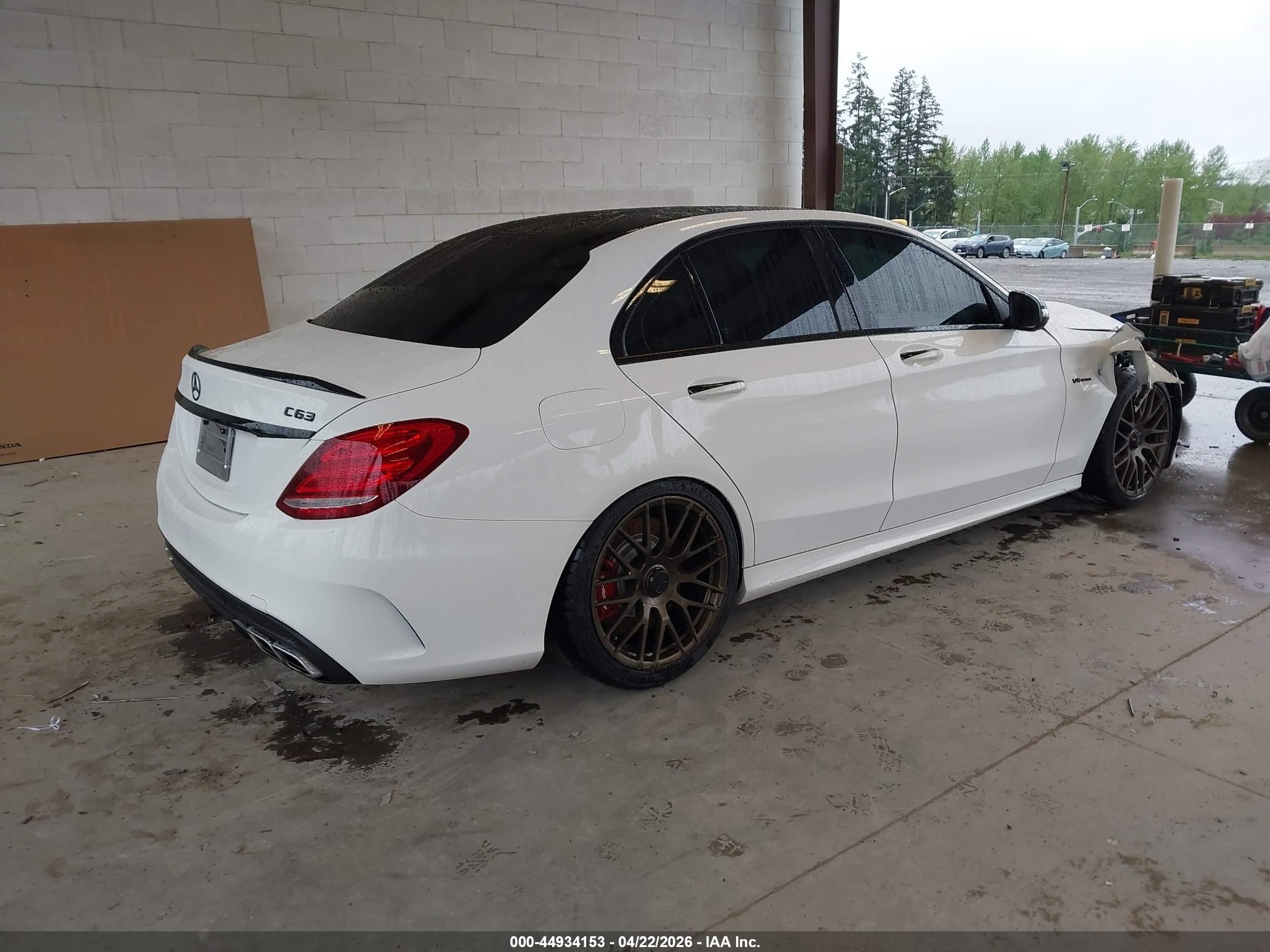 2017 Mercedes-benz Amg C 63   White vin: 55SWF8GB8HU191077