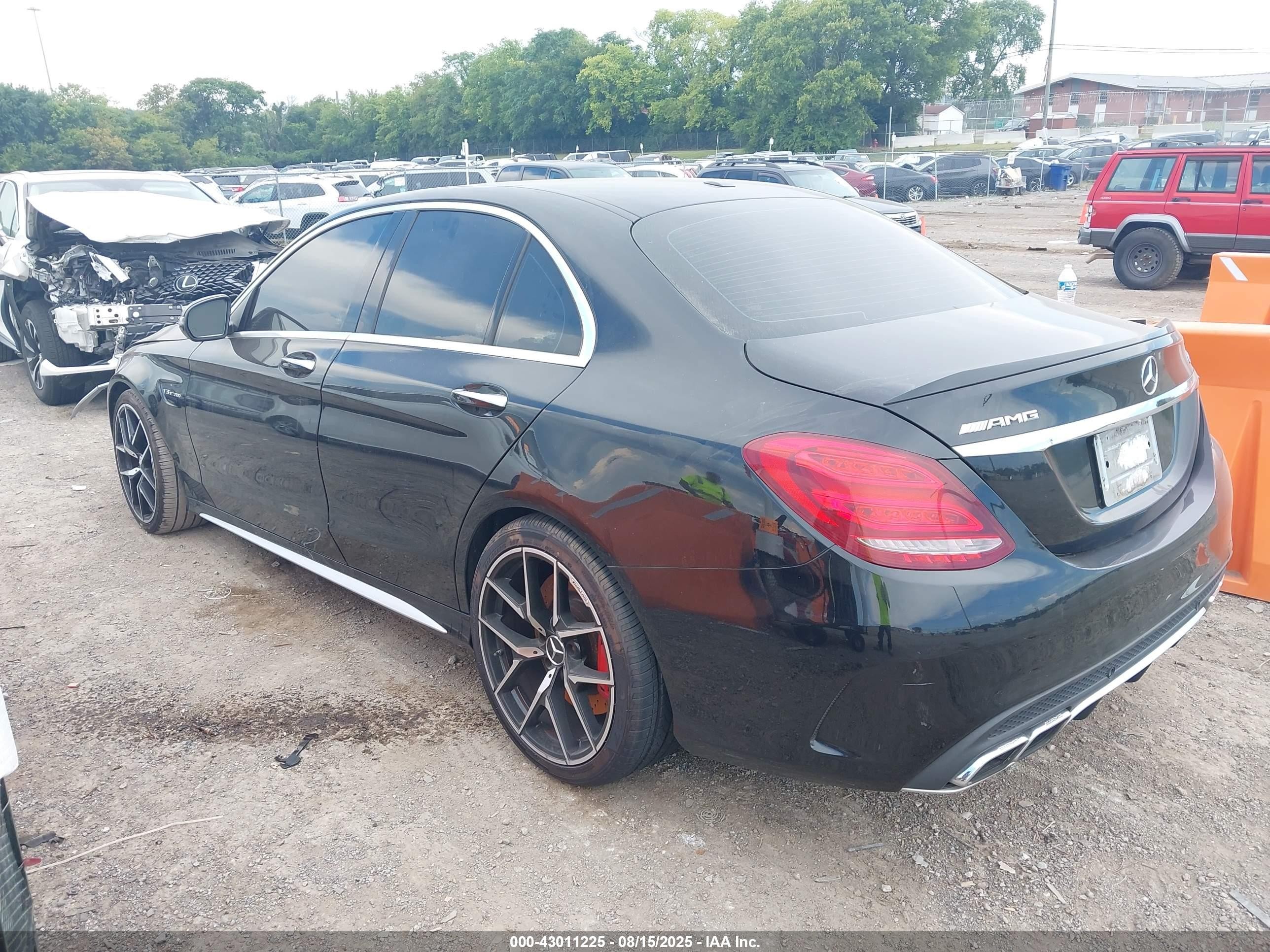 2016 Mercedes-benz Amg C 63 S Черный vin: 55SWF8HB5GU110923