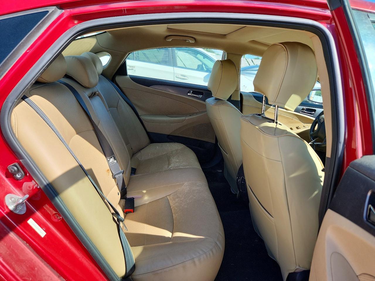 2012 Hyundai Sonata Hybrid Red vin: KMHEC4A4XCA019641