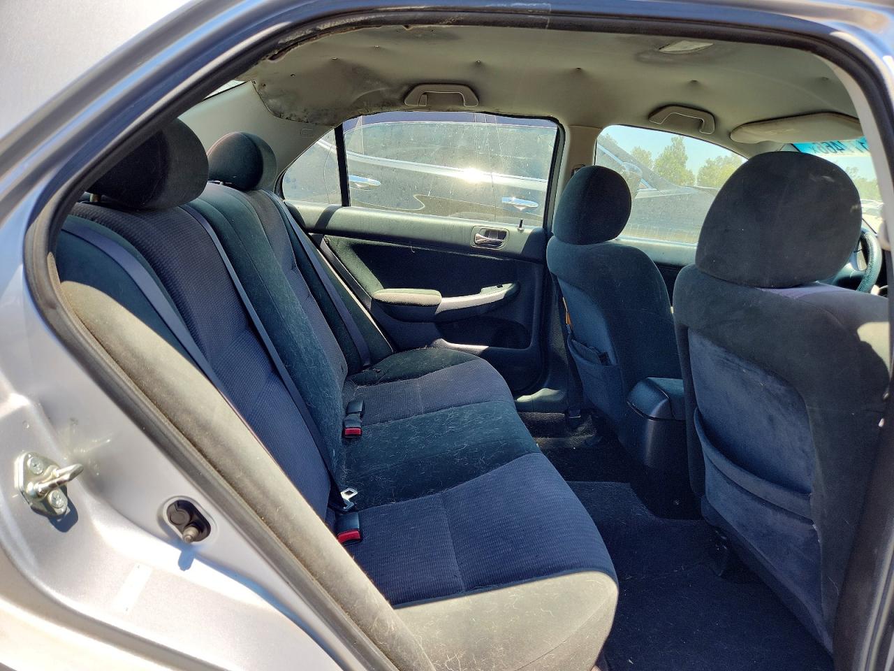 2005 Honda Accord Dx Silver vin: 1HGCM56105A149784