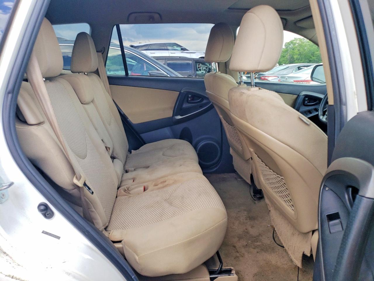 2012 Toyota Rav4 Base White vin: 2T3BF4DV9CW197965