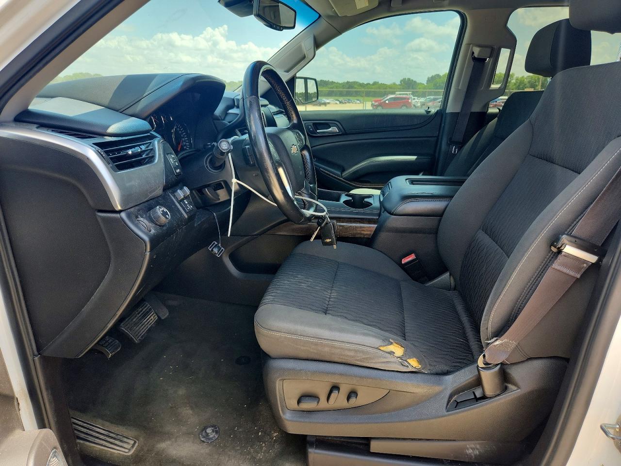 2015 Chevrolet Suburban C1500 Ls Белый vin: 1GNSCHKC0FR250632