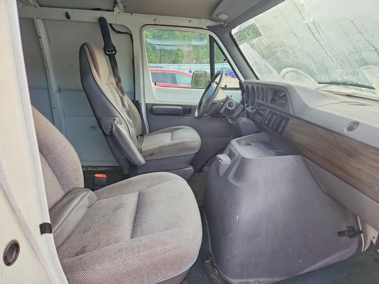 1996 Dodge Ram Van B1500 White vin: 2B7HB11Y3TK171304