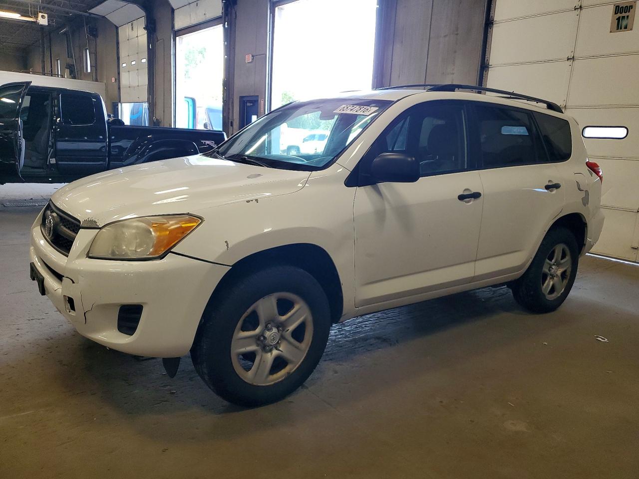 2011 Toyota Rav4 Base White vin: 2T3BF4DV5BW085050