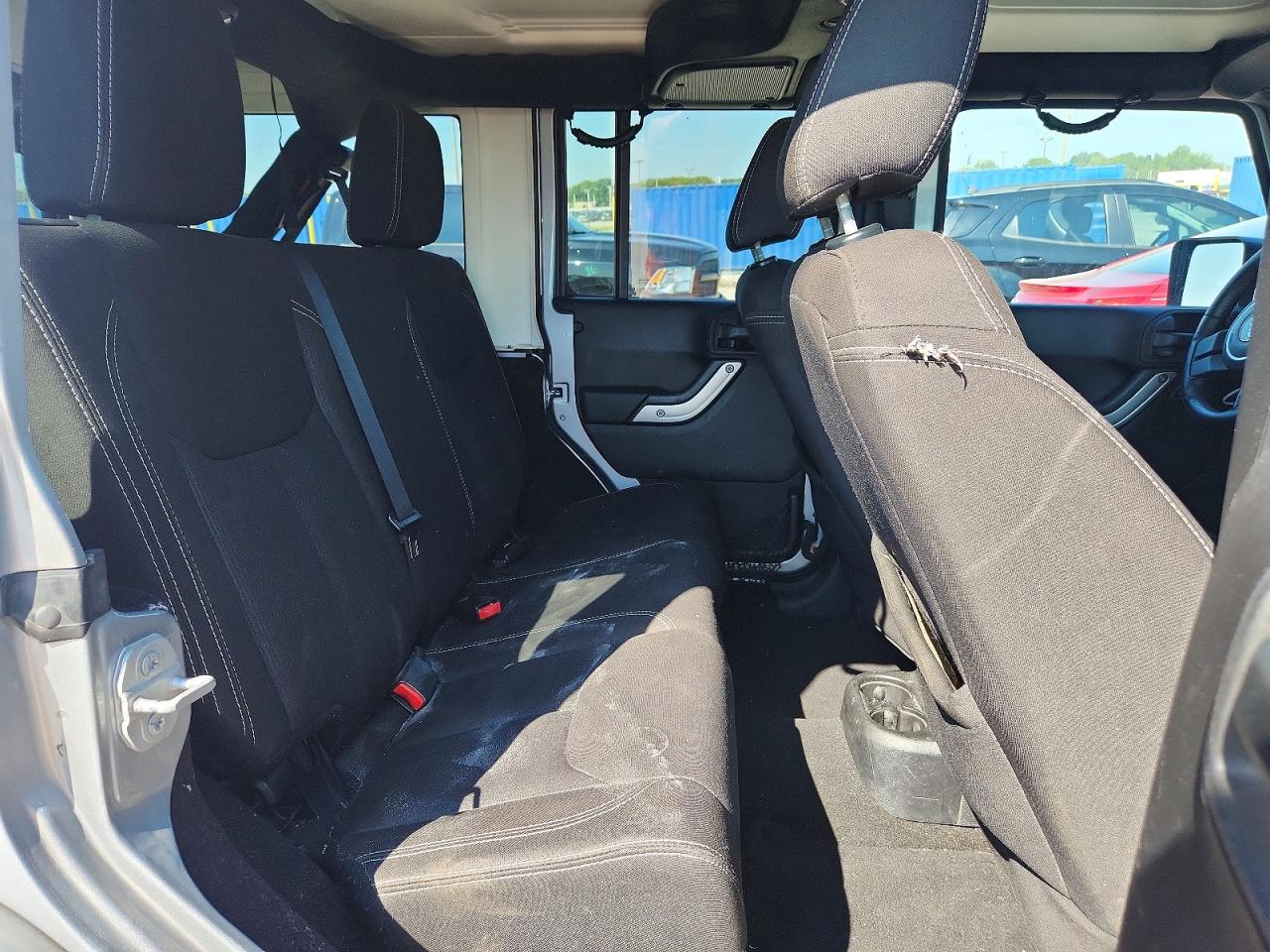 2015 Jeep Wrangler Unlimited Sahara Silver vin: 1C4HJWEG6FL622926