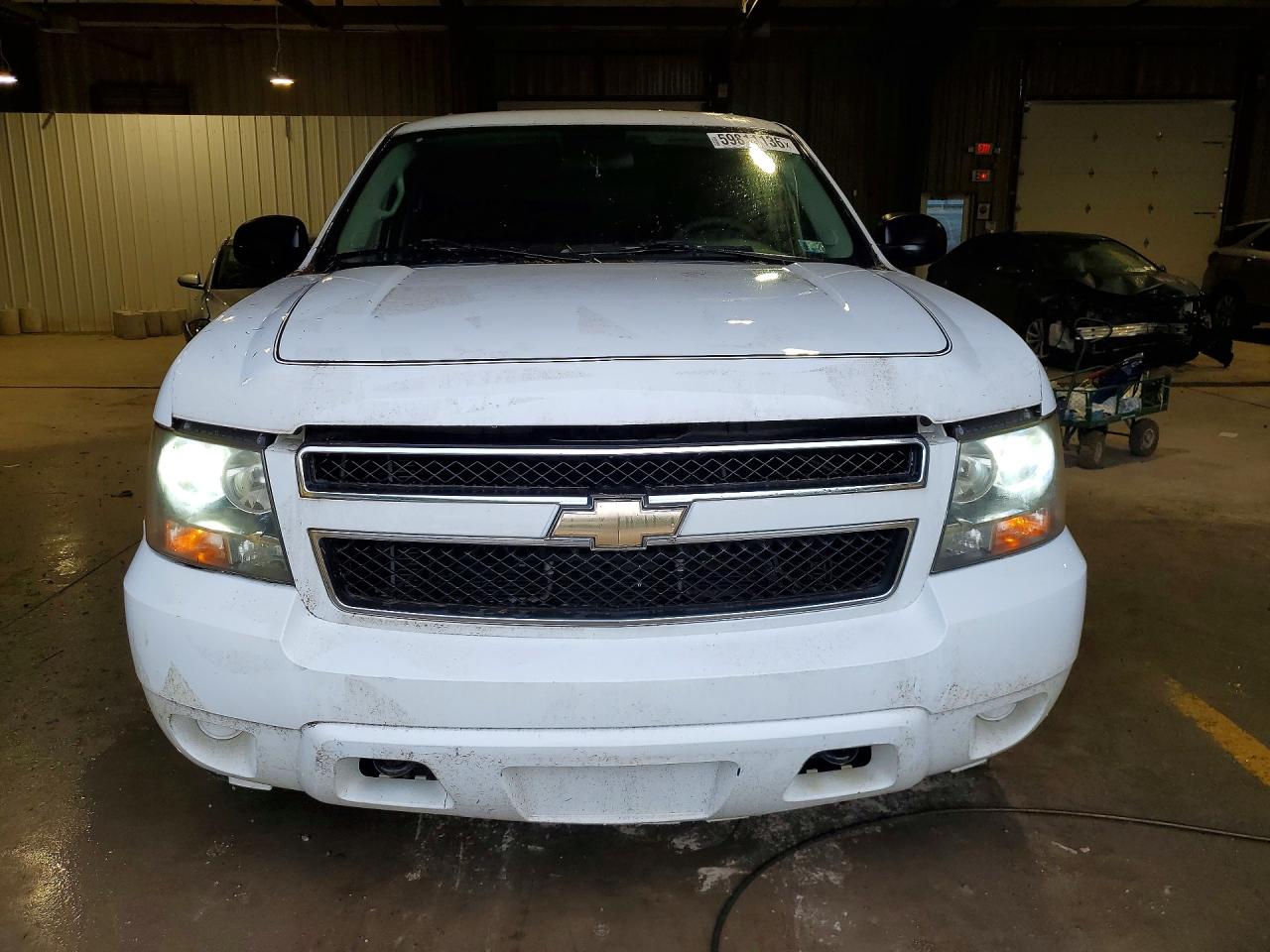 2010 Chevrolet Tahoe K1500 Ls White vin: 1GNUKAE01AR271132