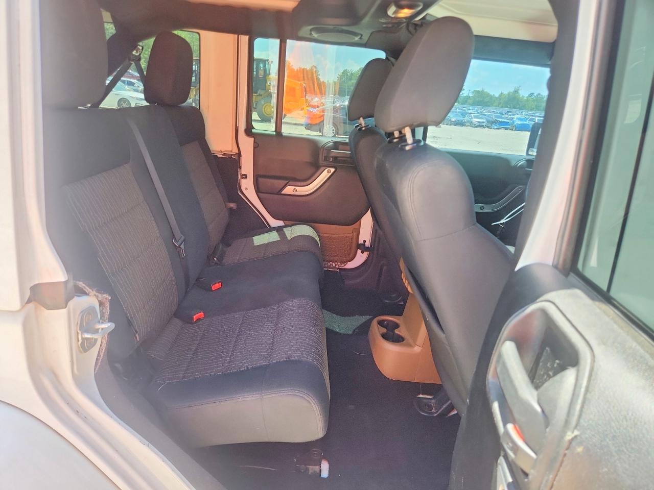 2012 Jeep Wrangler Unlimited Sahara Белый vin: 1C4BJWEG7CL171894