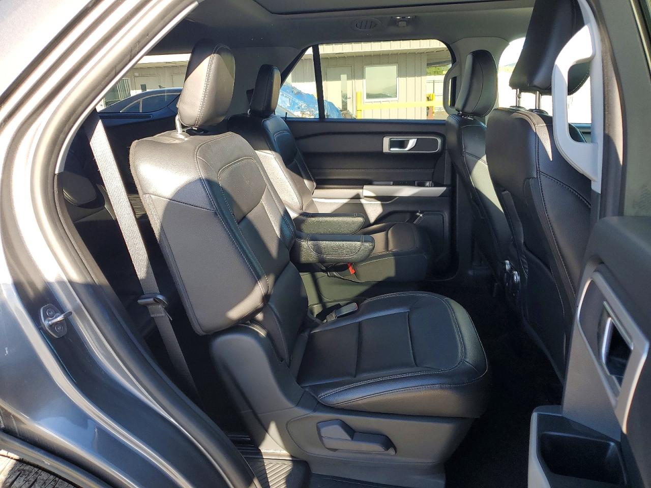 2021 Ford Explorer Xlt Серый vin: 1FMSK8DH6MGA41615