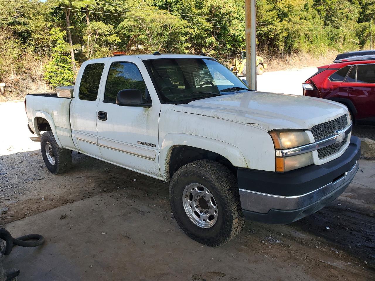 2004 Chevrolet Silverado C2500 Heavy Duty White vin: 1GCHC29U54E152134