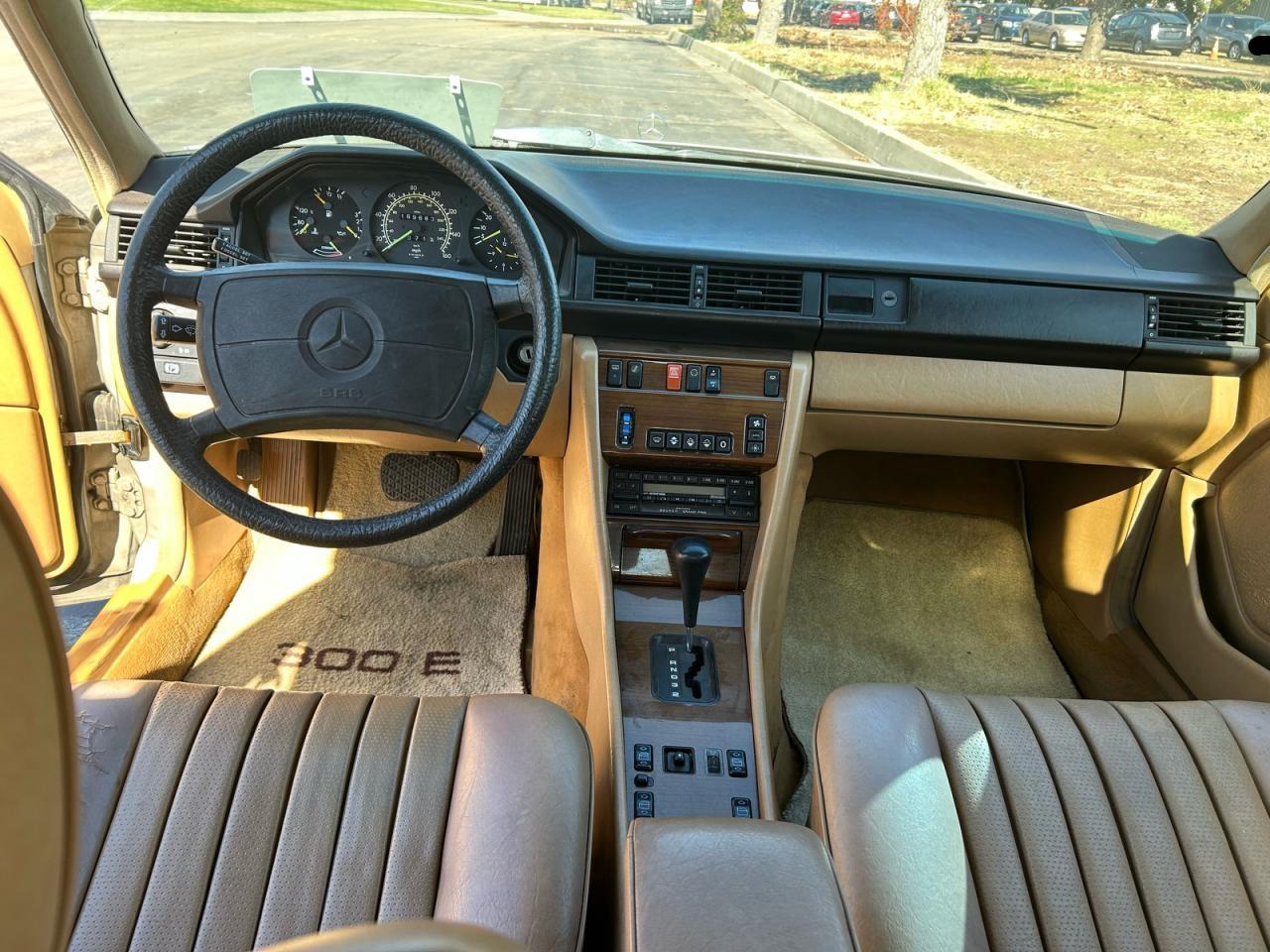 1986 Mercedes-benz 300 E Gold vin: WDBEA30DXGA214357