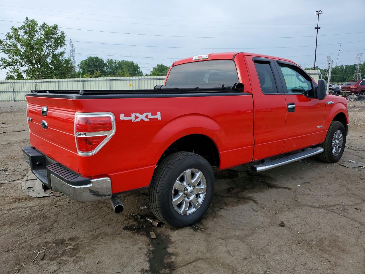 2013 Ford F150 Super Cab Red vin: 1FTFX1ET5DFA44853