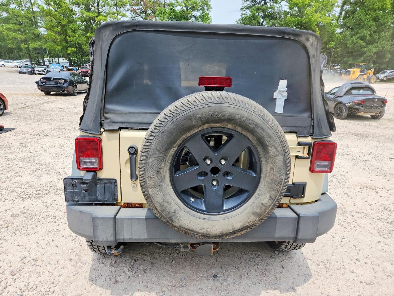 2011 Jeep Wrangler Sport Tan vin: 1J4AA2D11BL620366