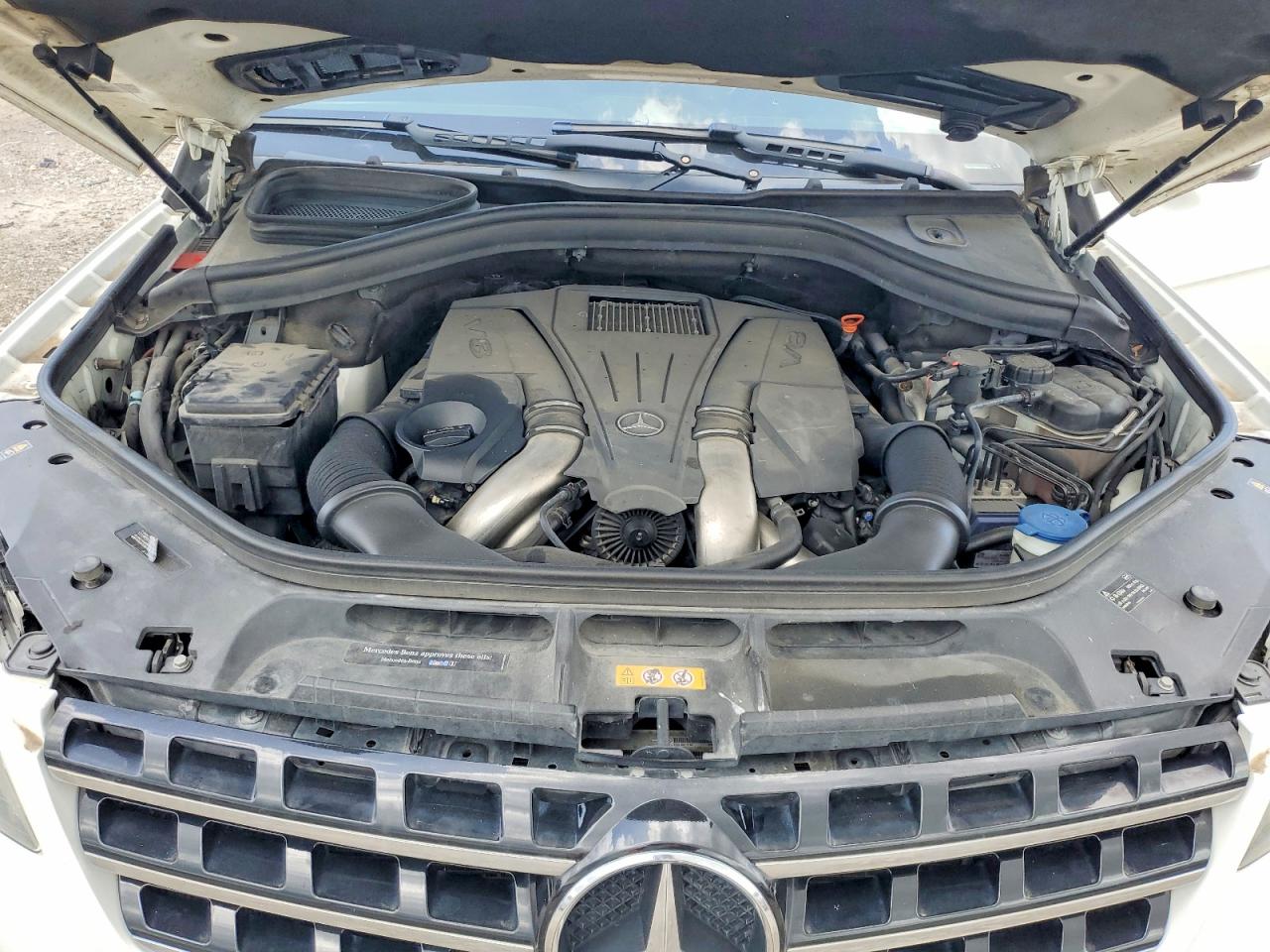 2014 Mercedes-benz Ml 550 4matic White vin: 4JGDA7DB3EA374862