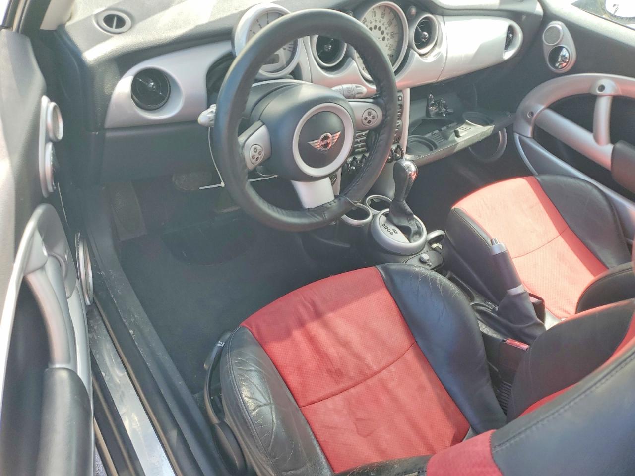 2005 Mini Cooper White vin: WMWRC33425TJ66215