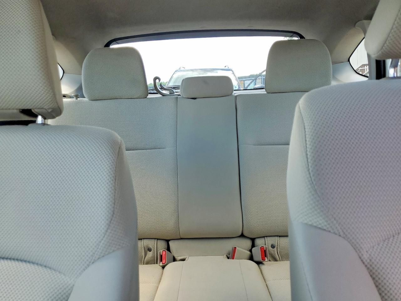 2013 Subaru Impreza White vin: JF1GPAA67DH814677