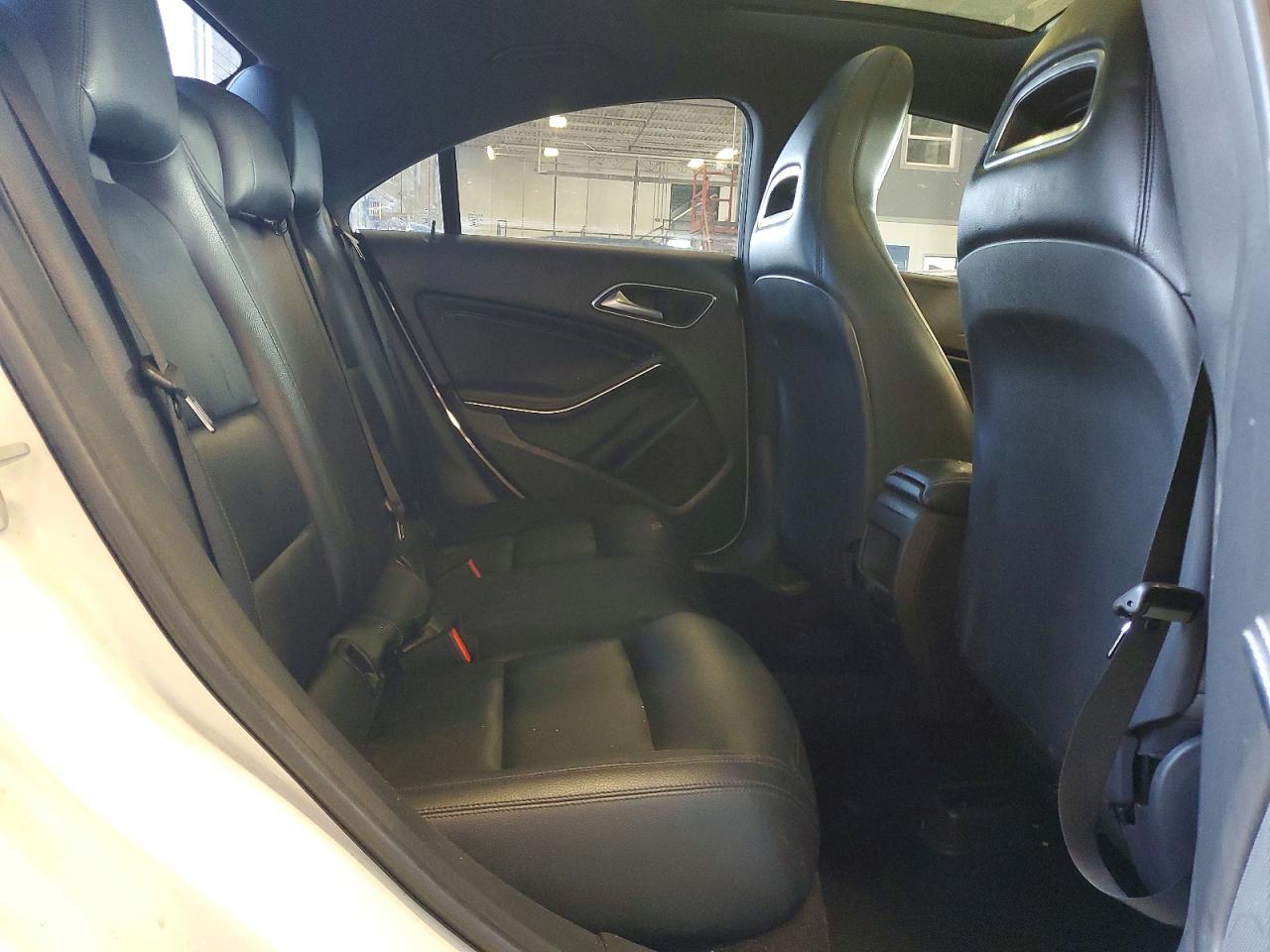 2014 Mercedes-benz Cla 250 White vin: WDDSJ4EB8EN105117