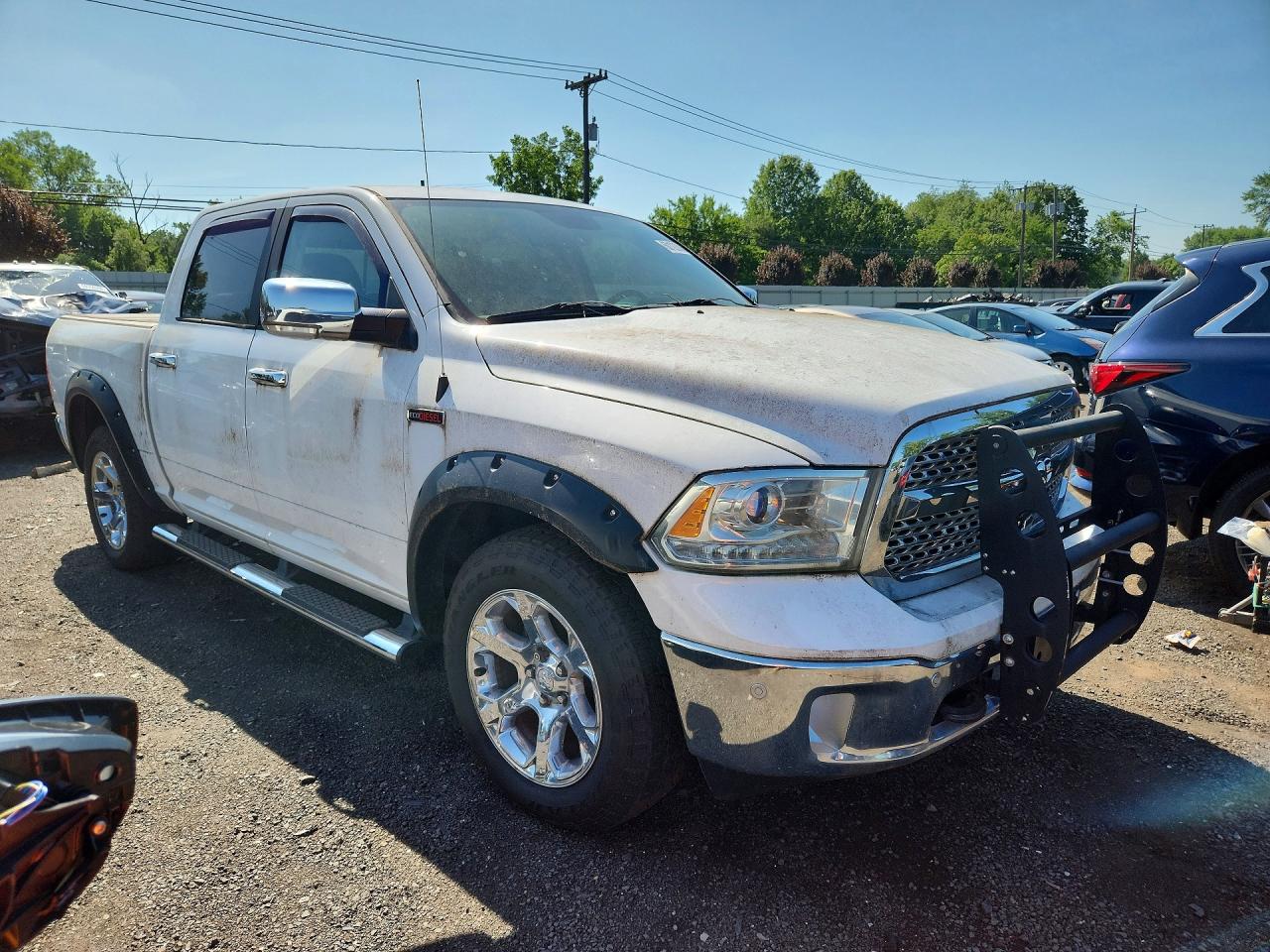 2015 Ram 1500 Laramie Белый vin: 1C6RR7NMXFS531616