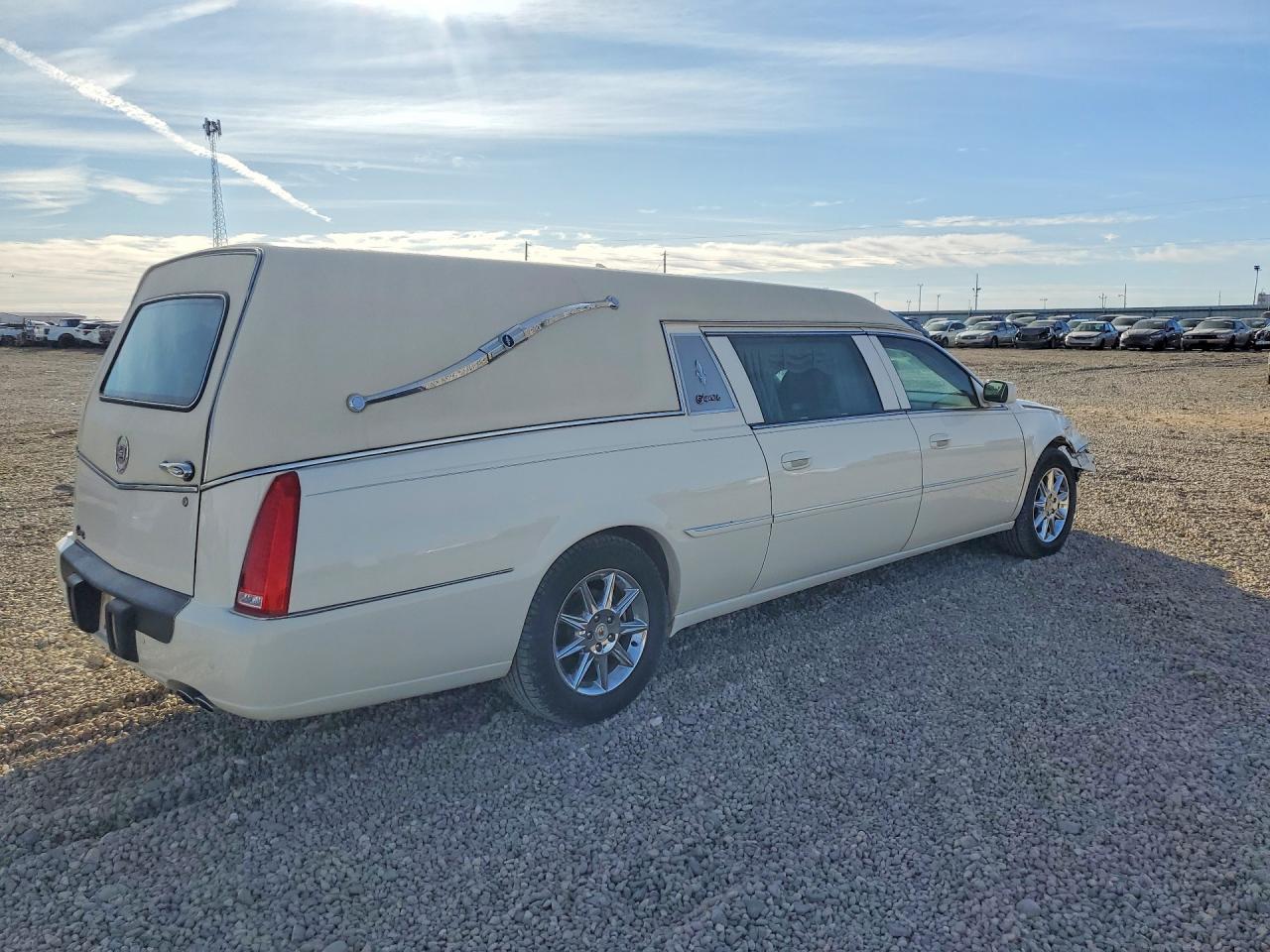 2011 Cadillac Professional Chassis White vin: 1GE7K9C61BU600266