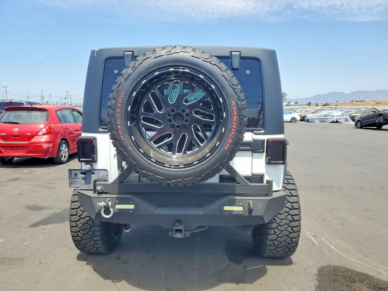 2014 Jeep Wrangler Rubicon White vin: 1C4BJWCG9EL102551